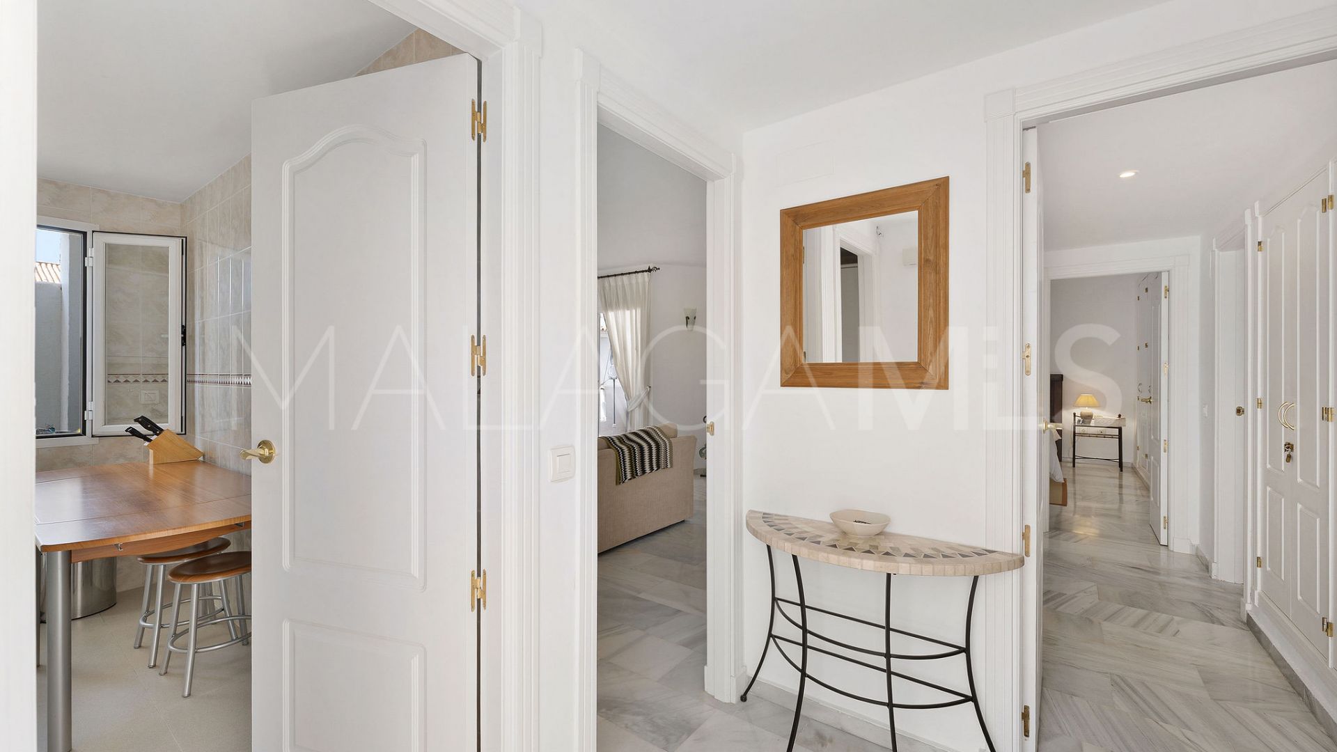 Appartement terrasse for sale in Los Naranjos de Marbella