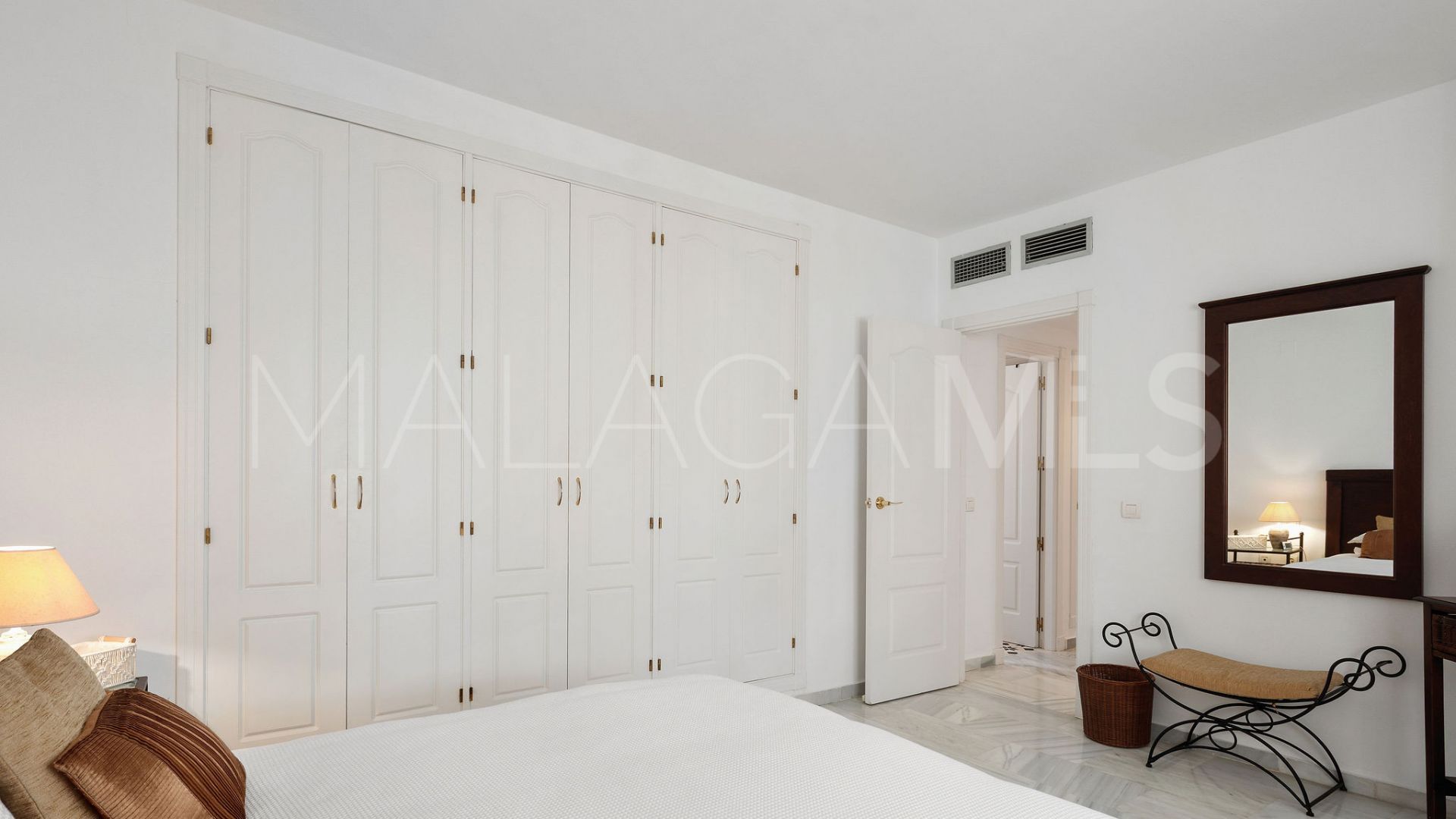 Appartement terrasse for sale in Los Naranjos de Marbella