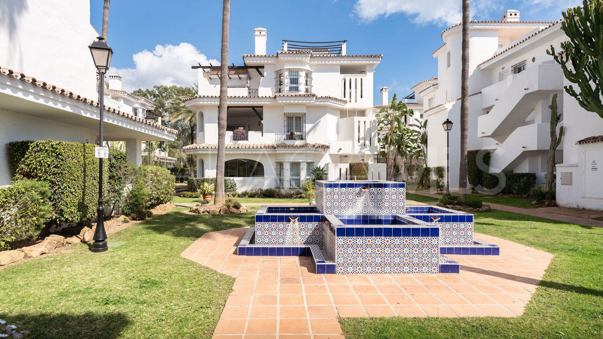 Appartement terrasse for sale in Los Naranjos de Marbella