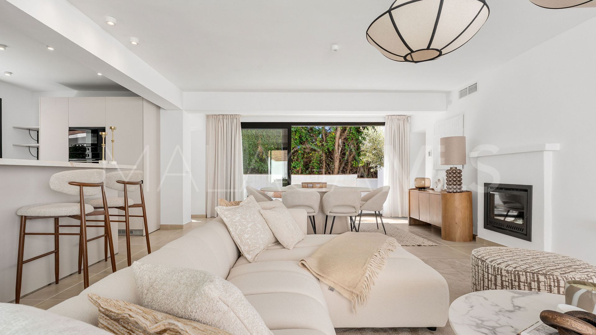 Villa for sale in Nueva Andalucia