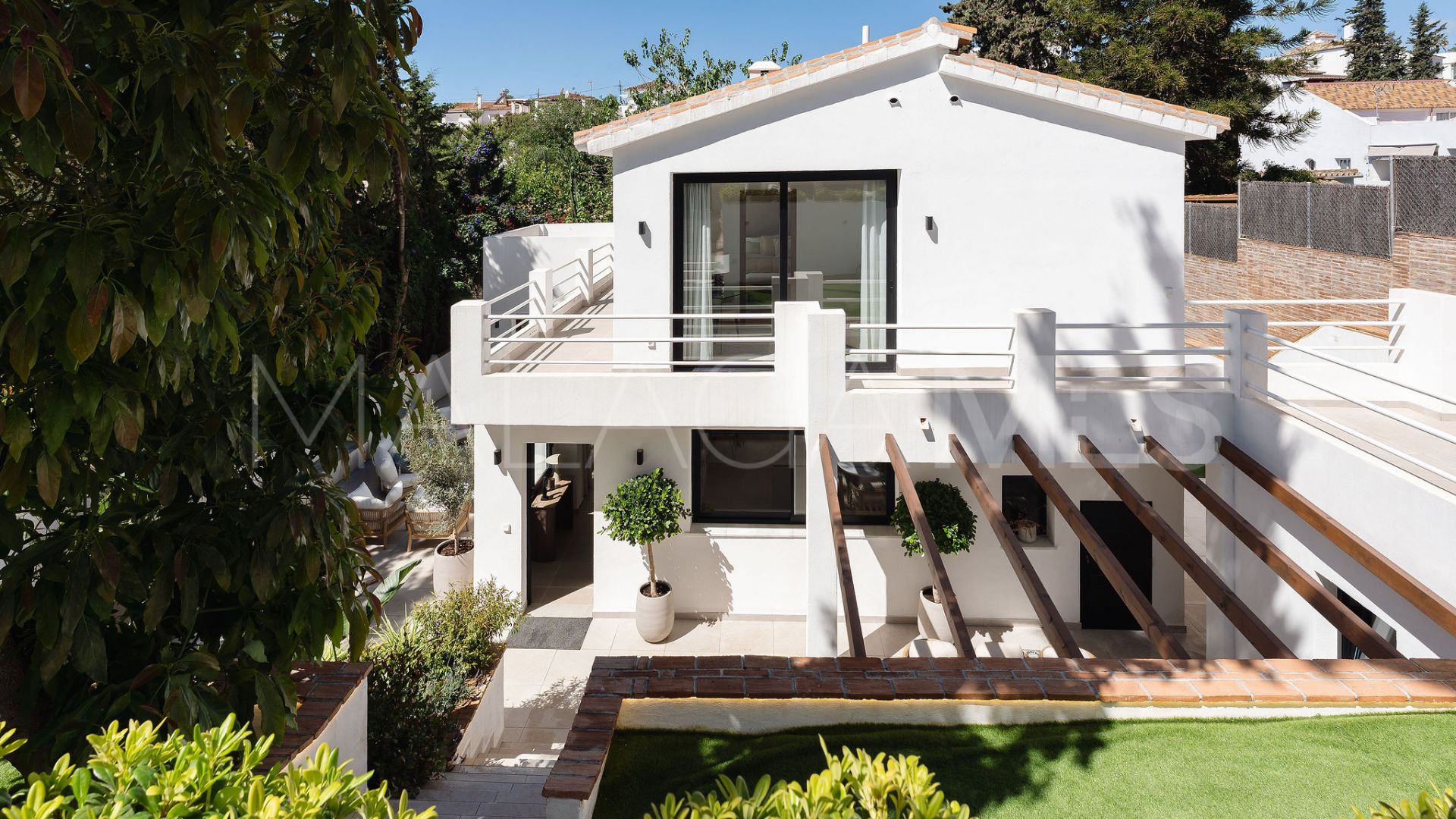 Villa for sale in Nueva Andalucia