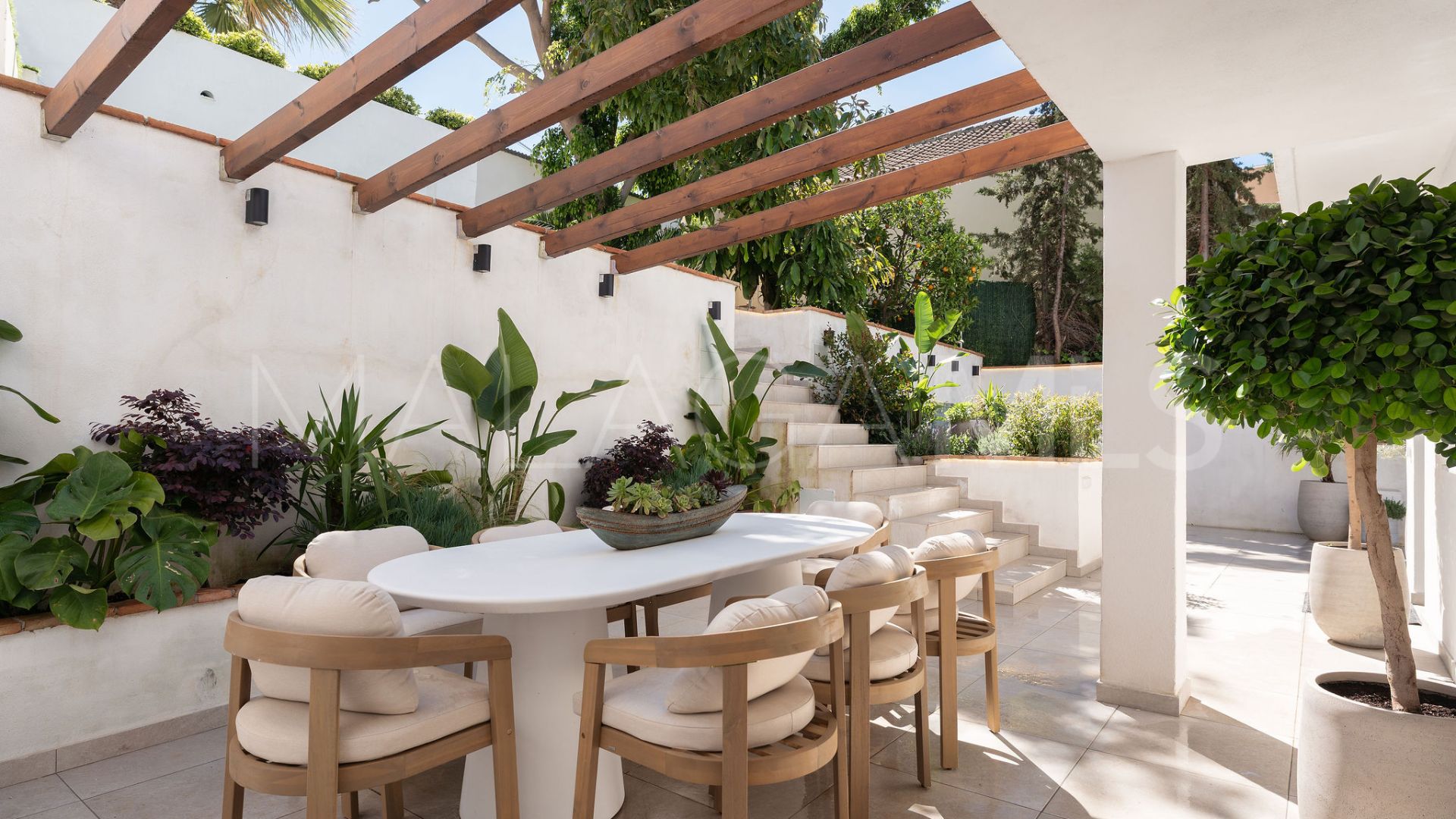 Villa for sale in Nueva Andalucia