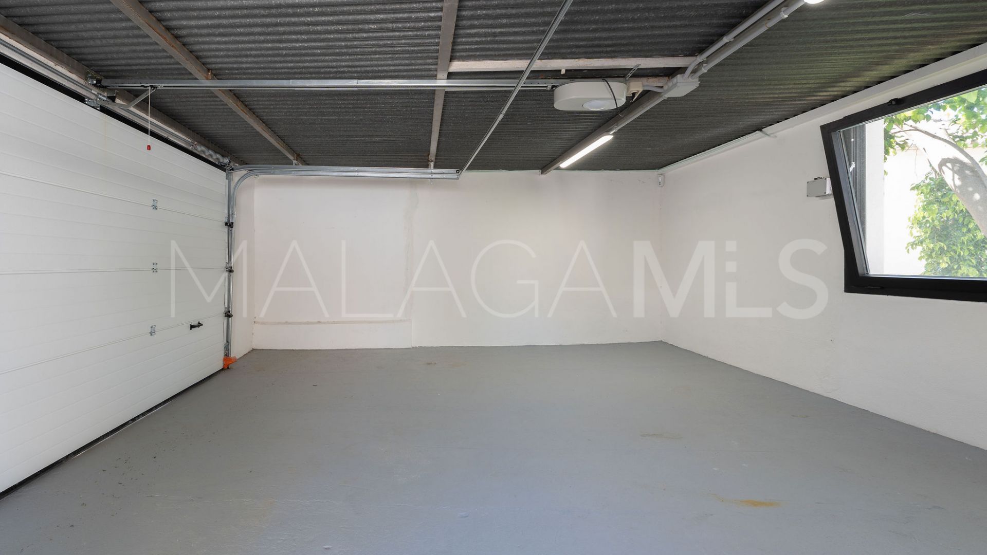 Villa for sale in Nueva Andalucia