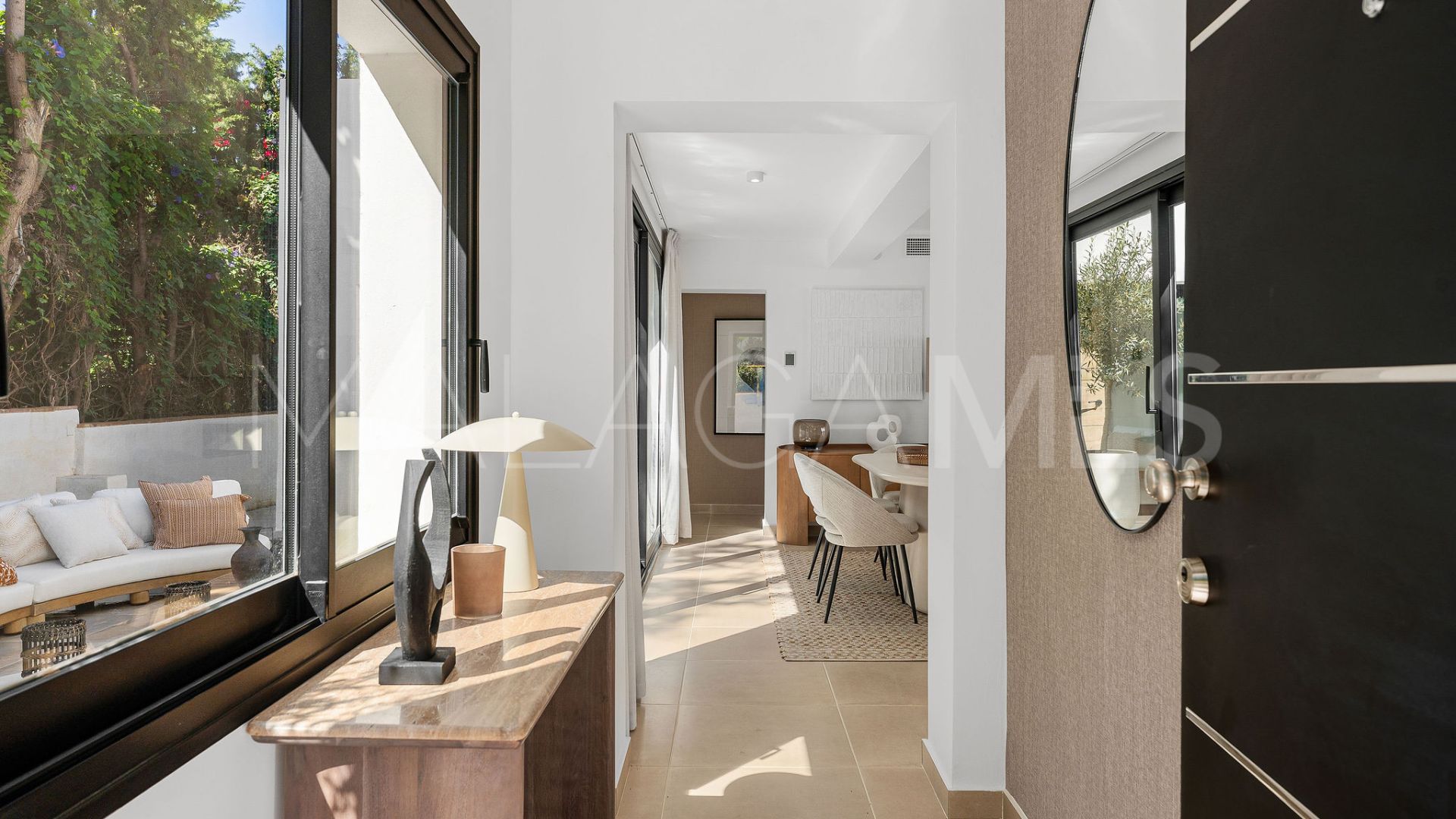 Villa for sale in Nueva Andalucia