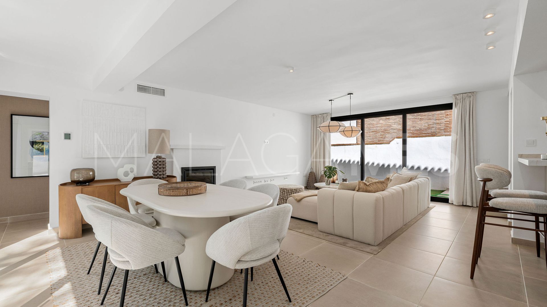 Villa for sale in Nueva Andalucia