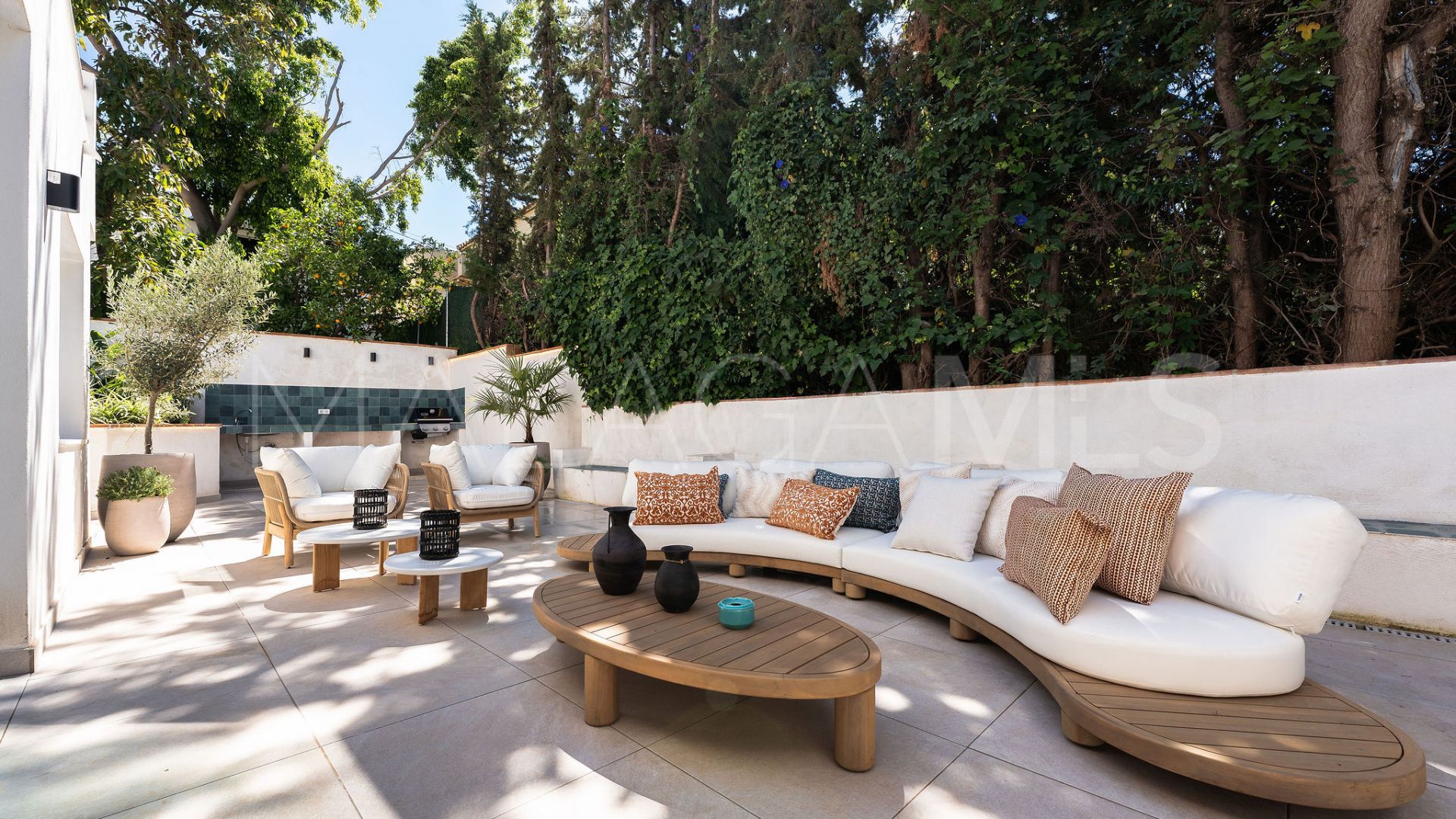Villa for sale in Nueva Andalucia