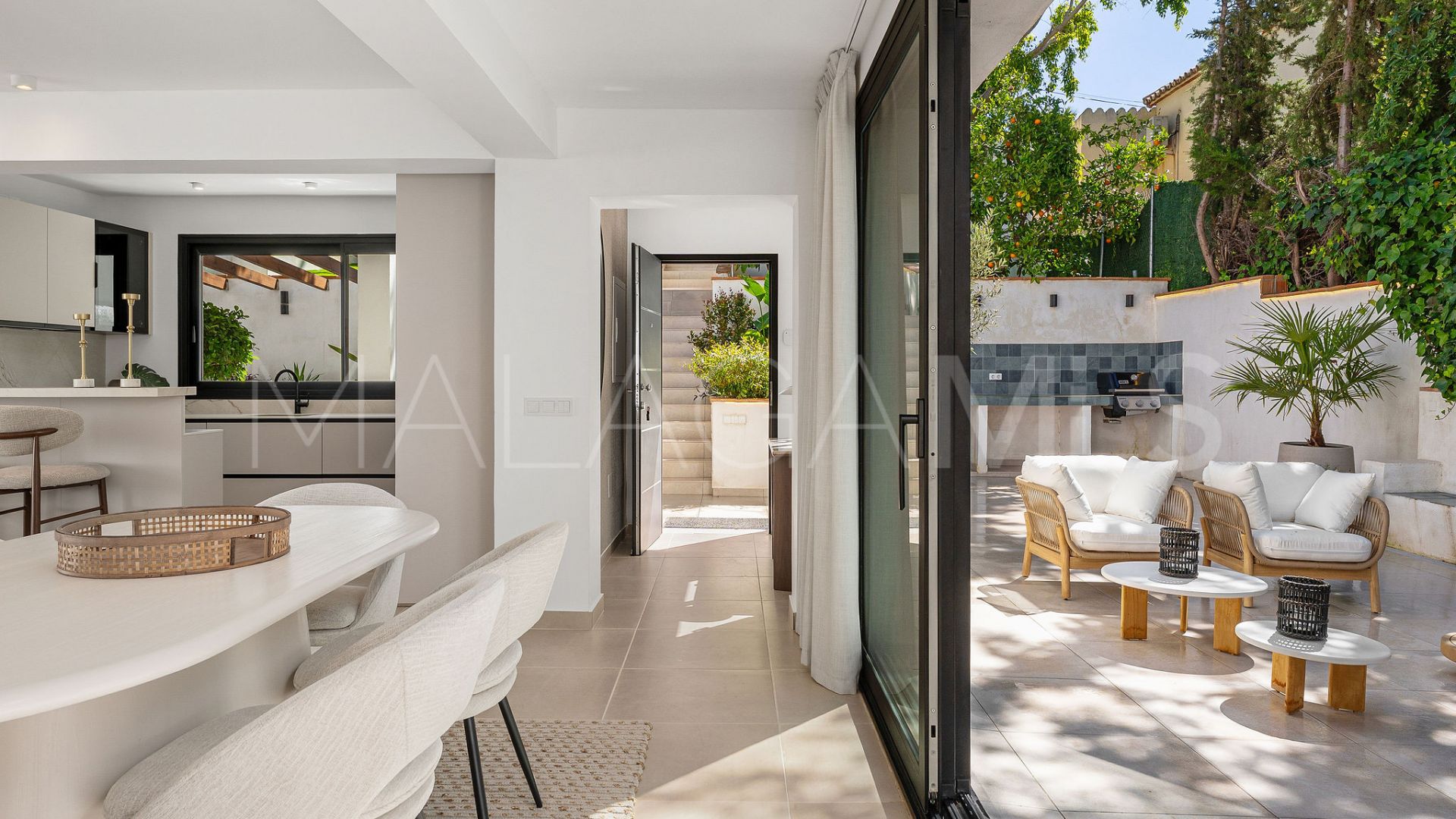 Villa for sale in Nueva Andalucia