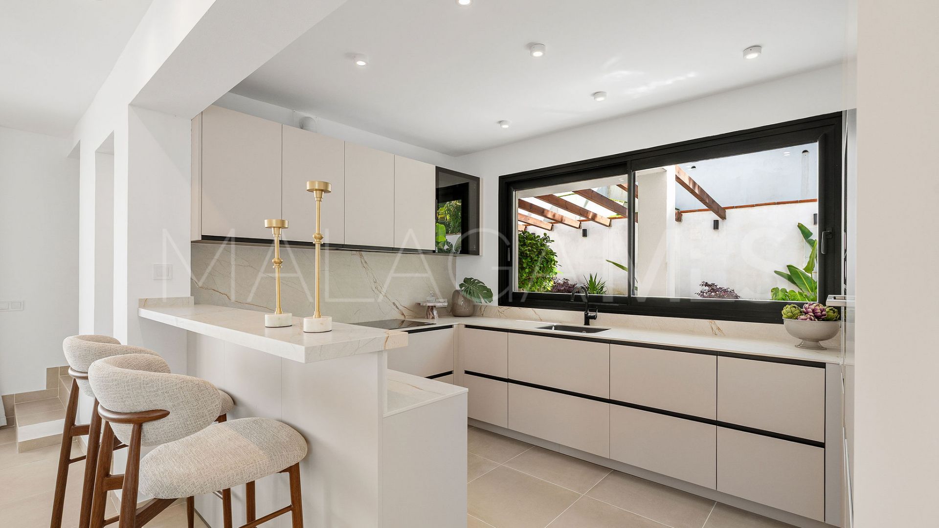 Villa for sale in Nueva Andalucia