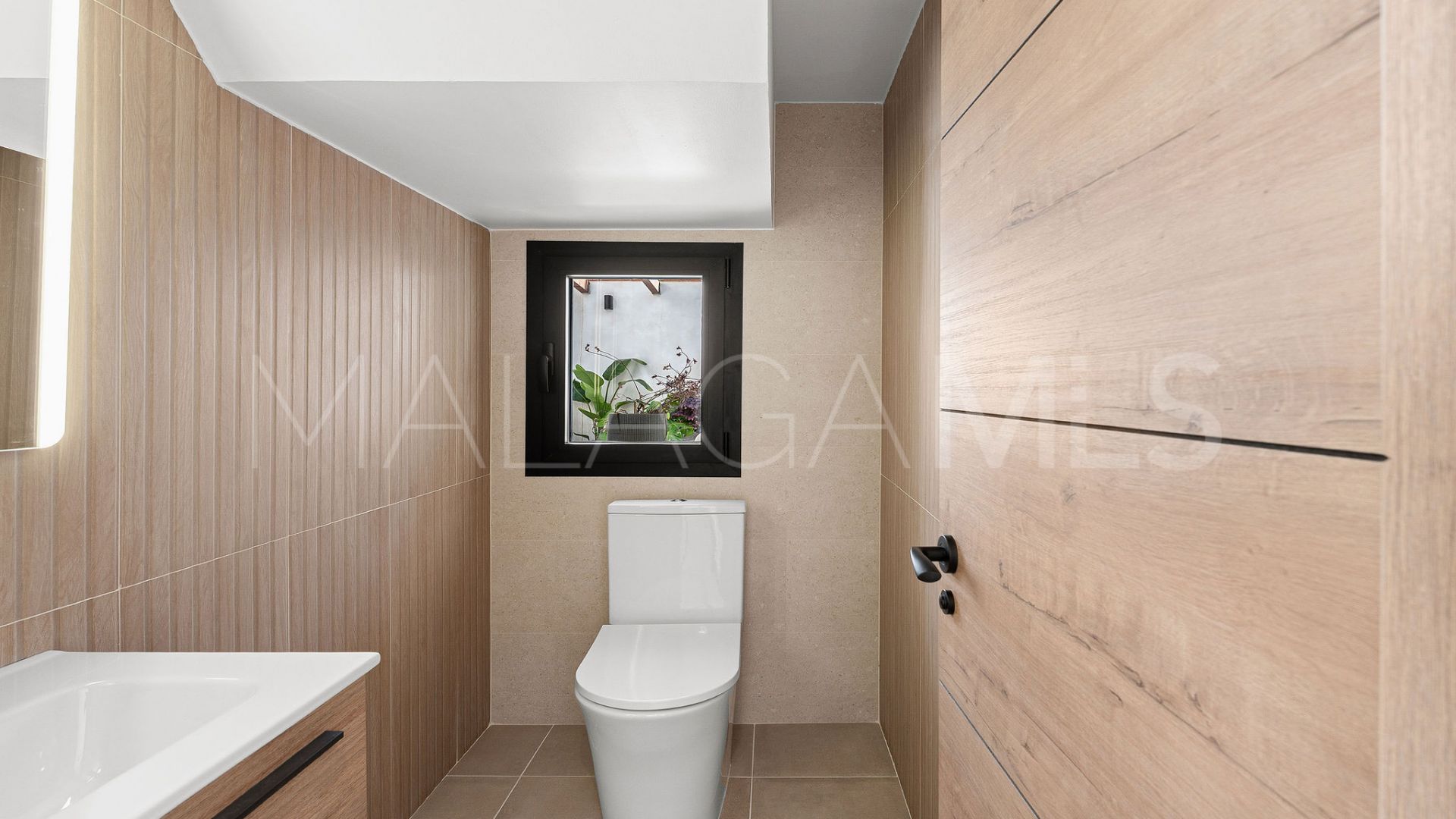 Villa for sale in Nueva Andalucia