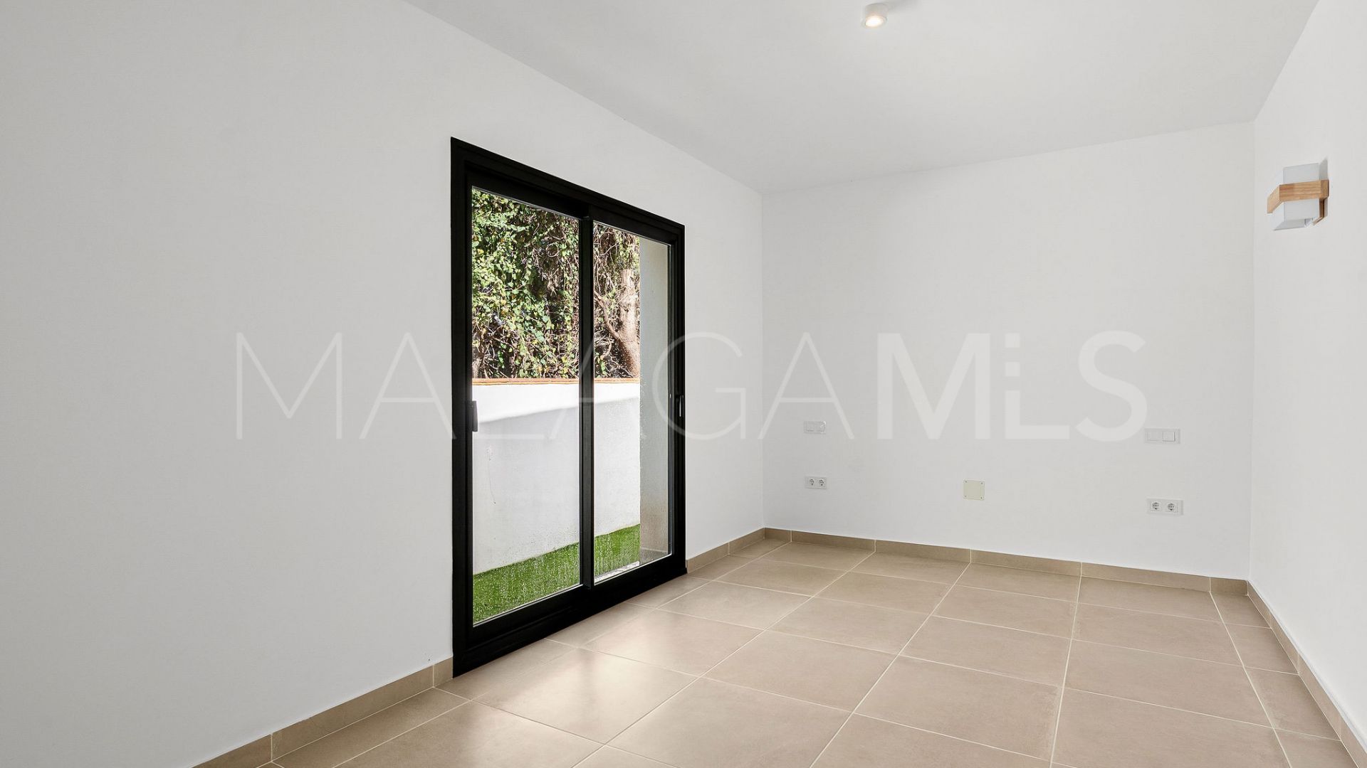 Villa for sale in Nueva Andalucia