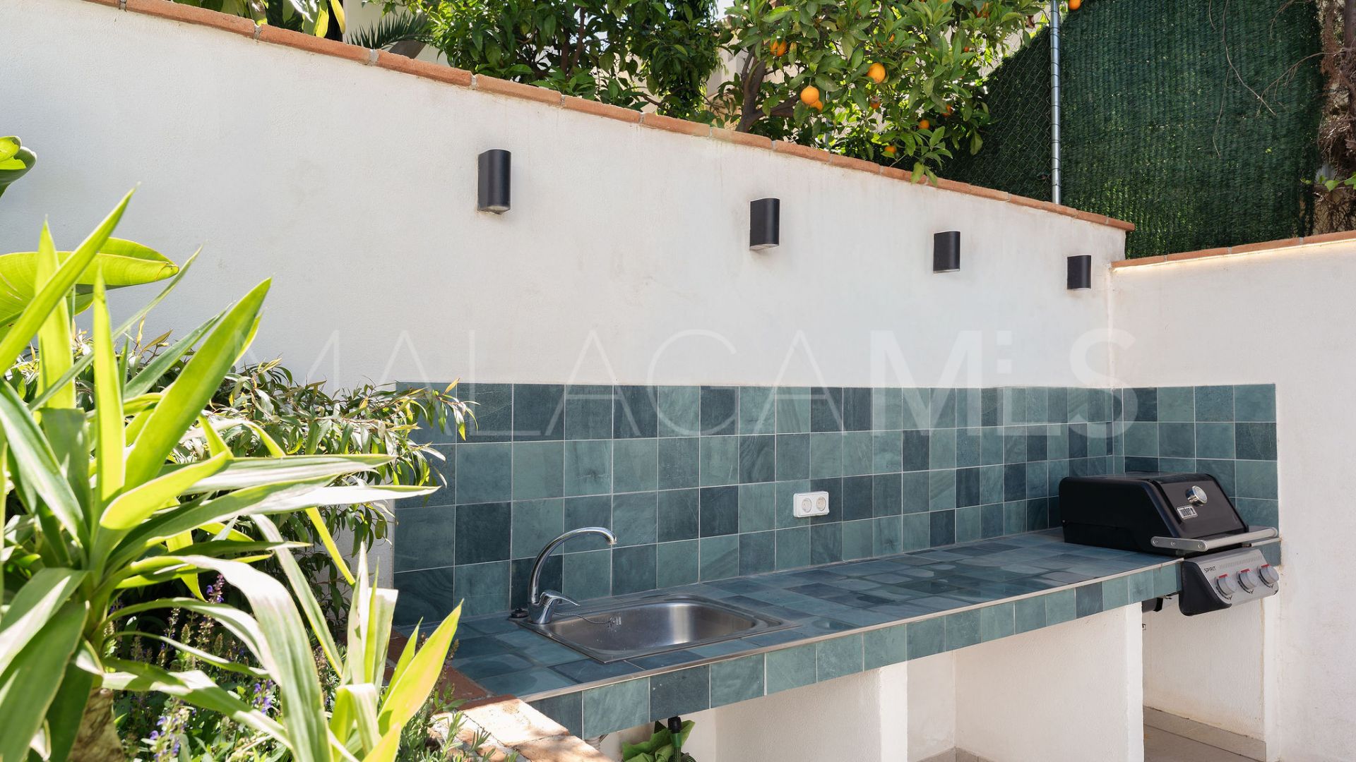 Villa for sale in Nueva Andalucia