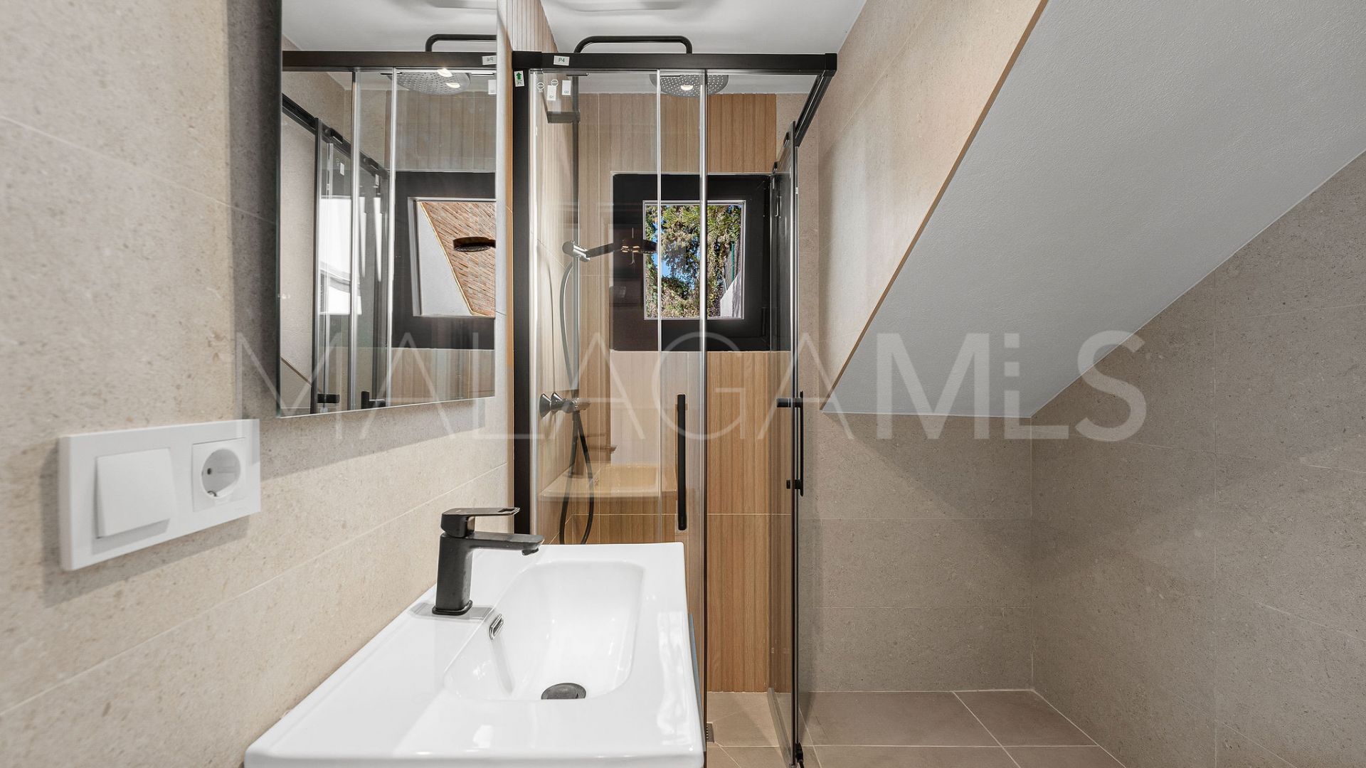 Villa for sale in Nueva Andalucia
