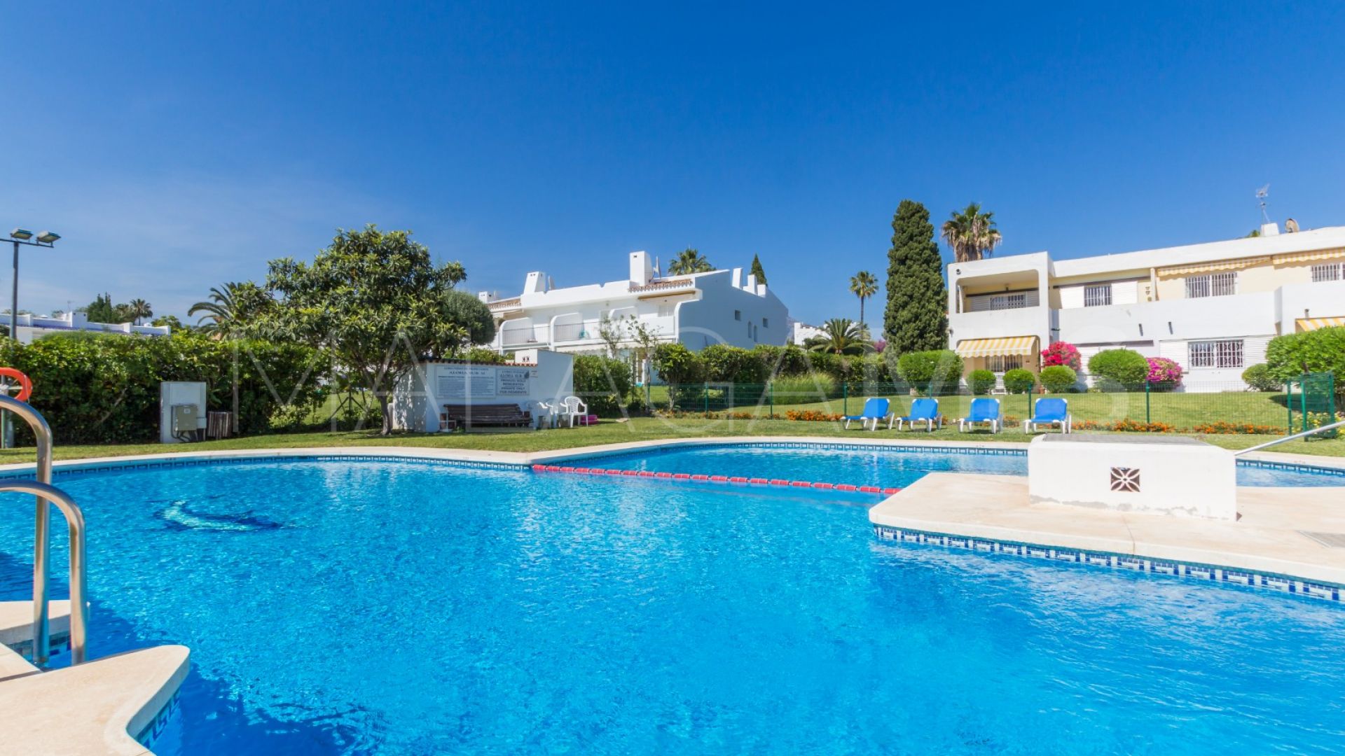 Radhus for sale in Aloha Sur 32