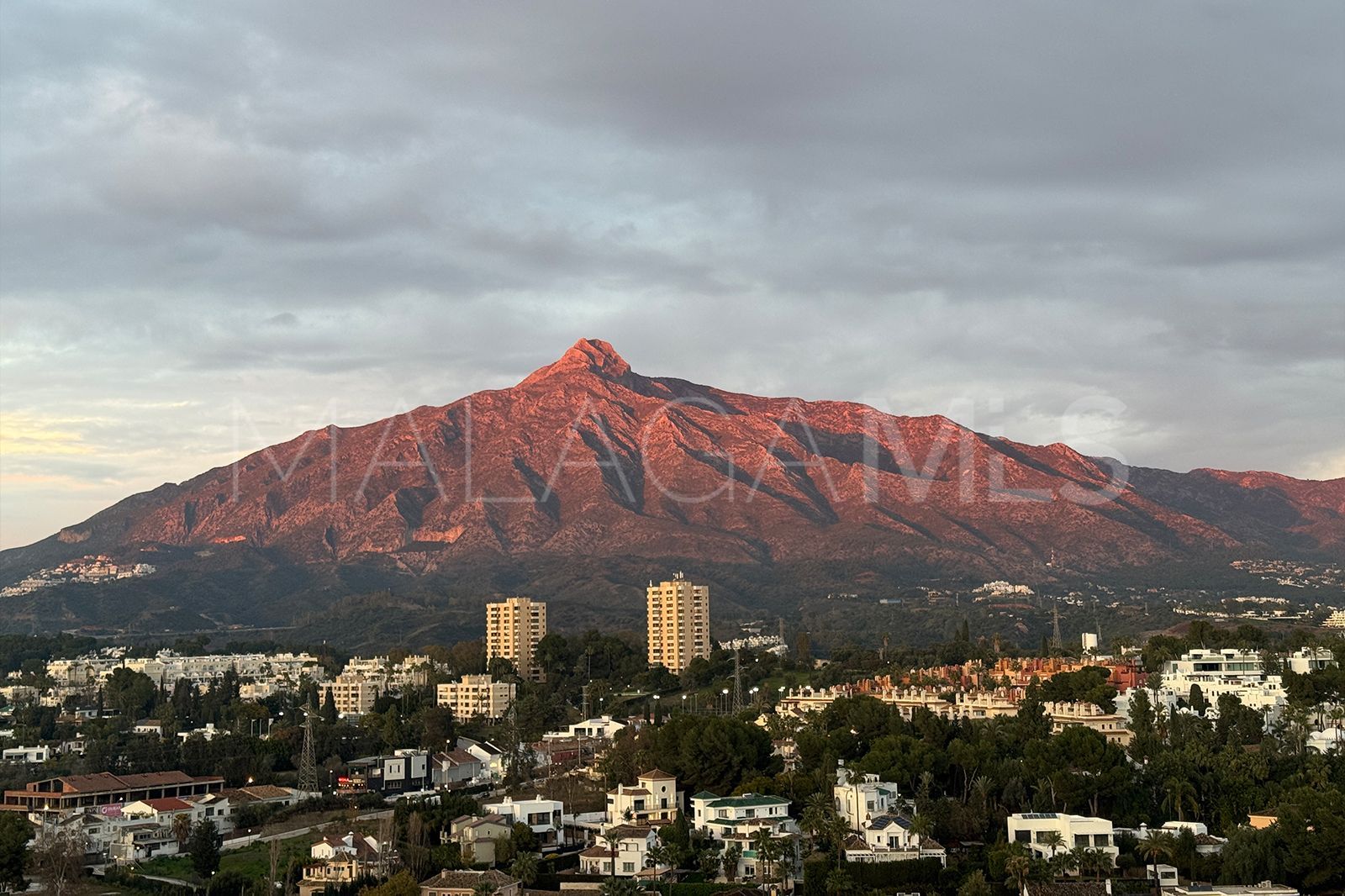 Atico duplex for sale in Señorio de Aloha