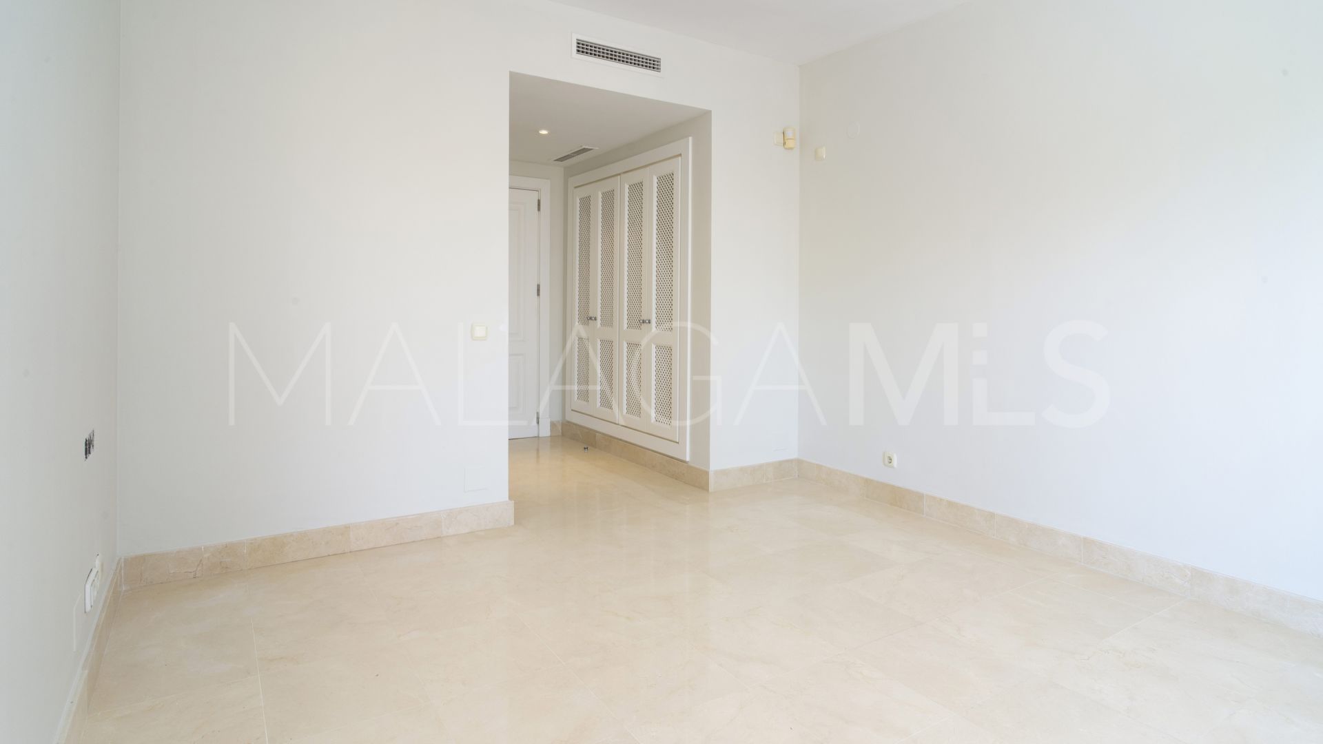 Buy apartment with 3 bedrooms in Las Tortugas de Aloha