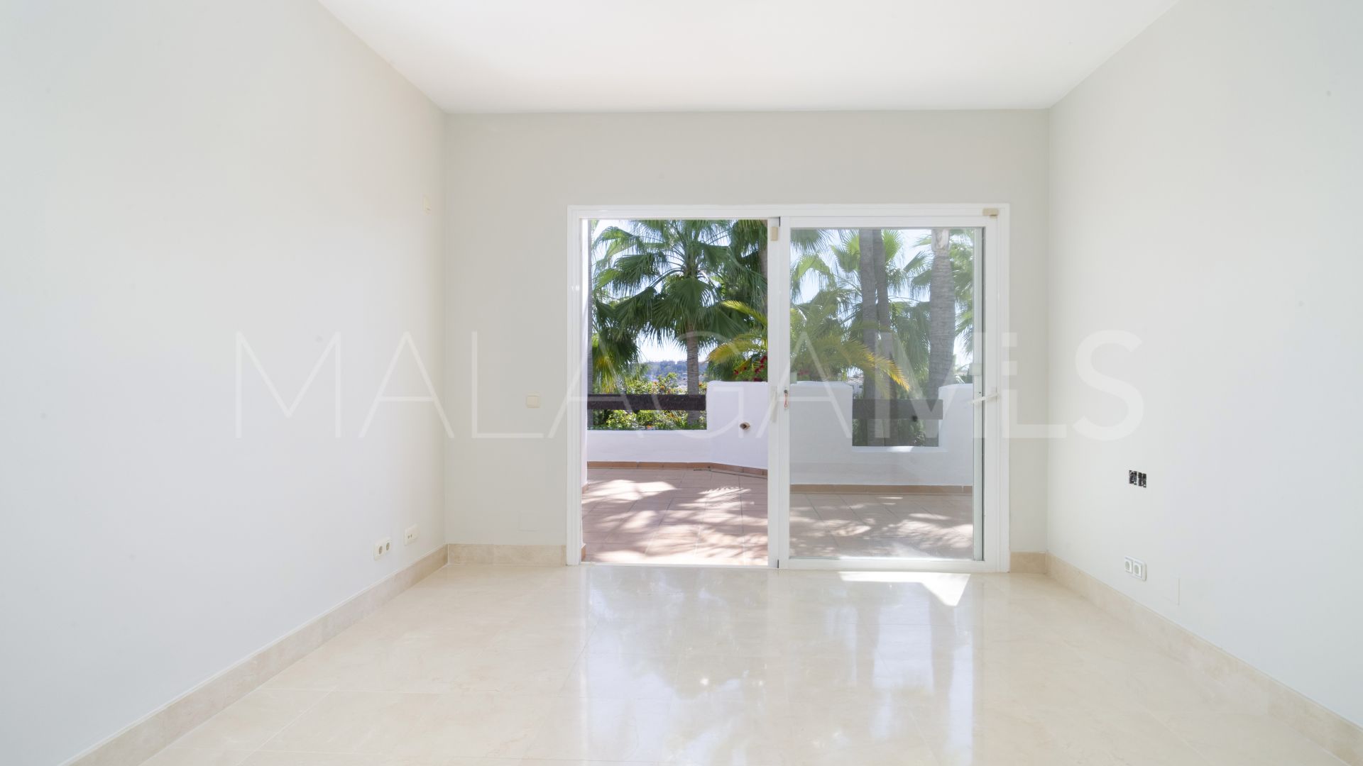 Buy apartment with 3 bedrooms in Las Tortugas de Aloha