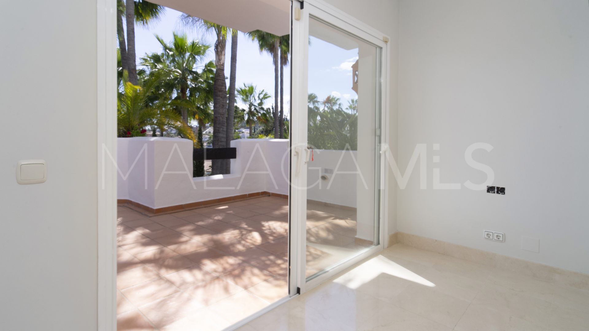 Buy apartment with 3 bedrooms in Las Tortugas de Aloha