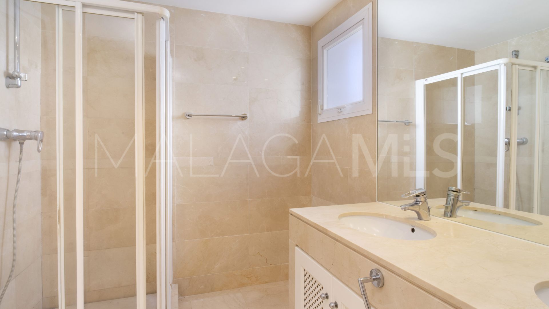 Buy apartment with 3 bedrooms in Las Tortugas de Aloha