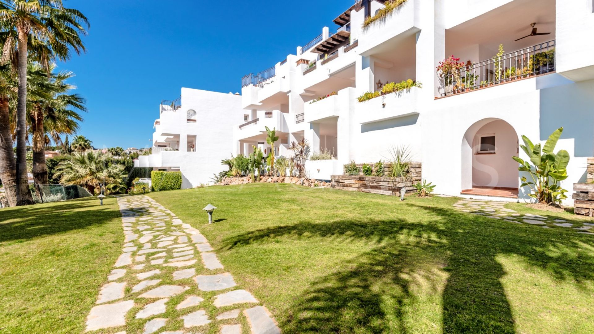 Buy apartment with 3 bedrooms in Las Tortugas de Aloha