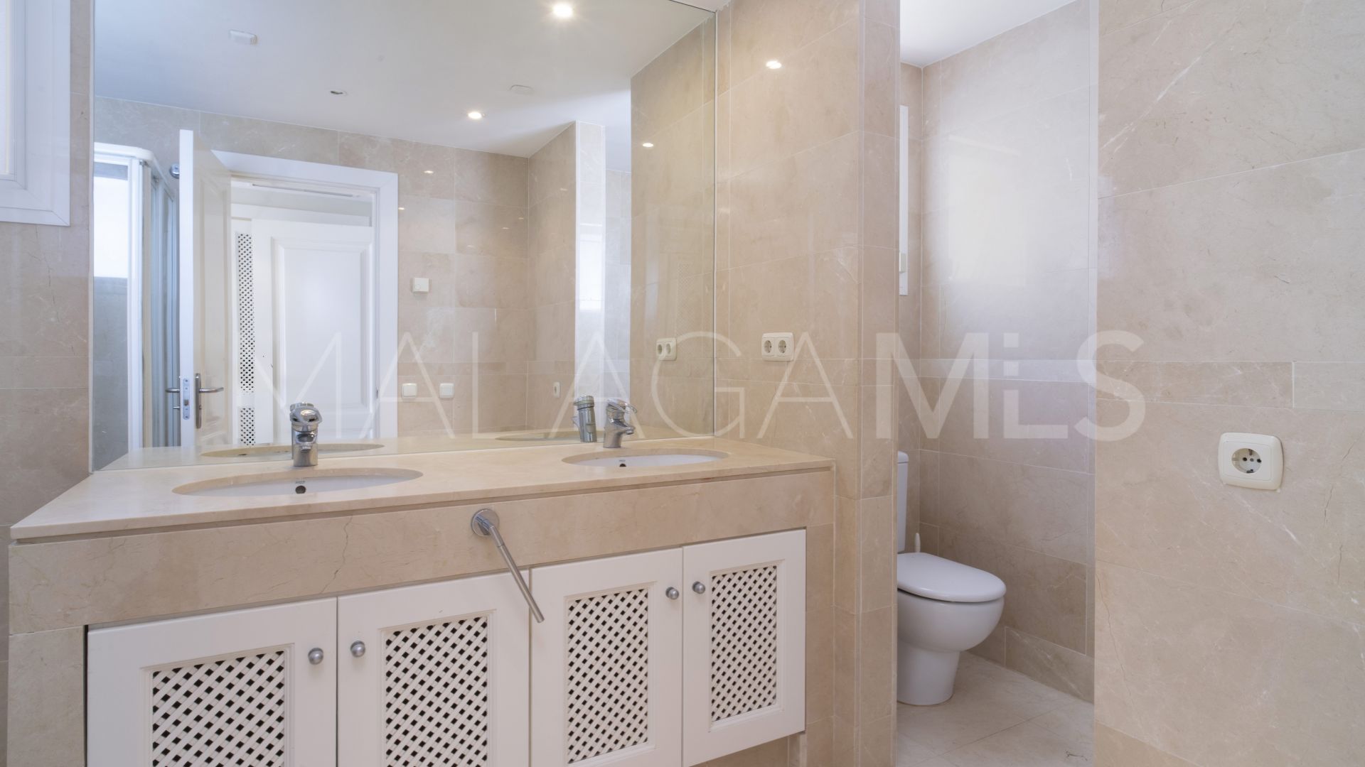 Buy apartment with 3 bedrooms in Las Tortugas de Aloha