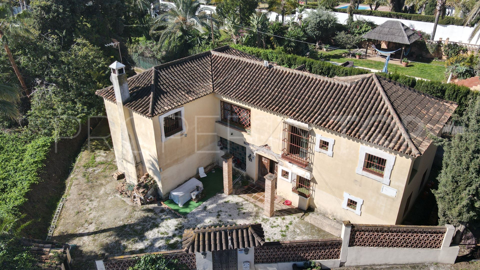 Se vende villa en Nueva Andalucia con 6 dormitorios