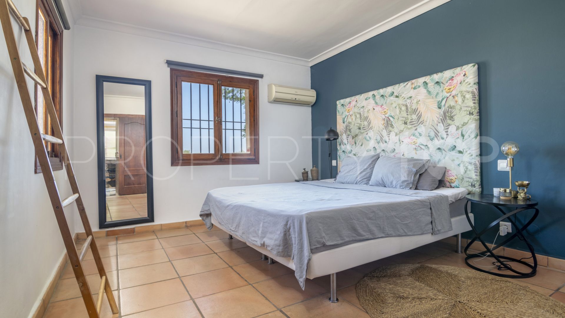 Villa con 3 dormitorios en venta en Benahavis