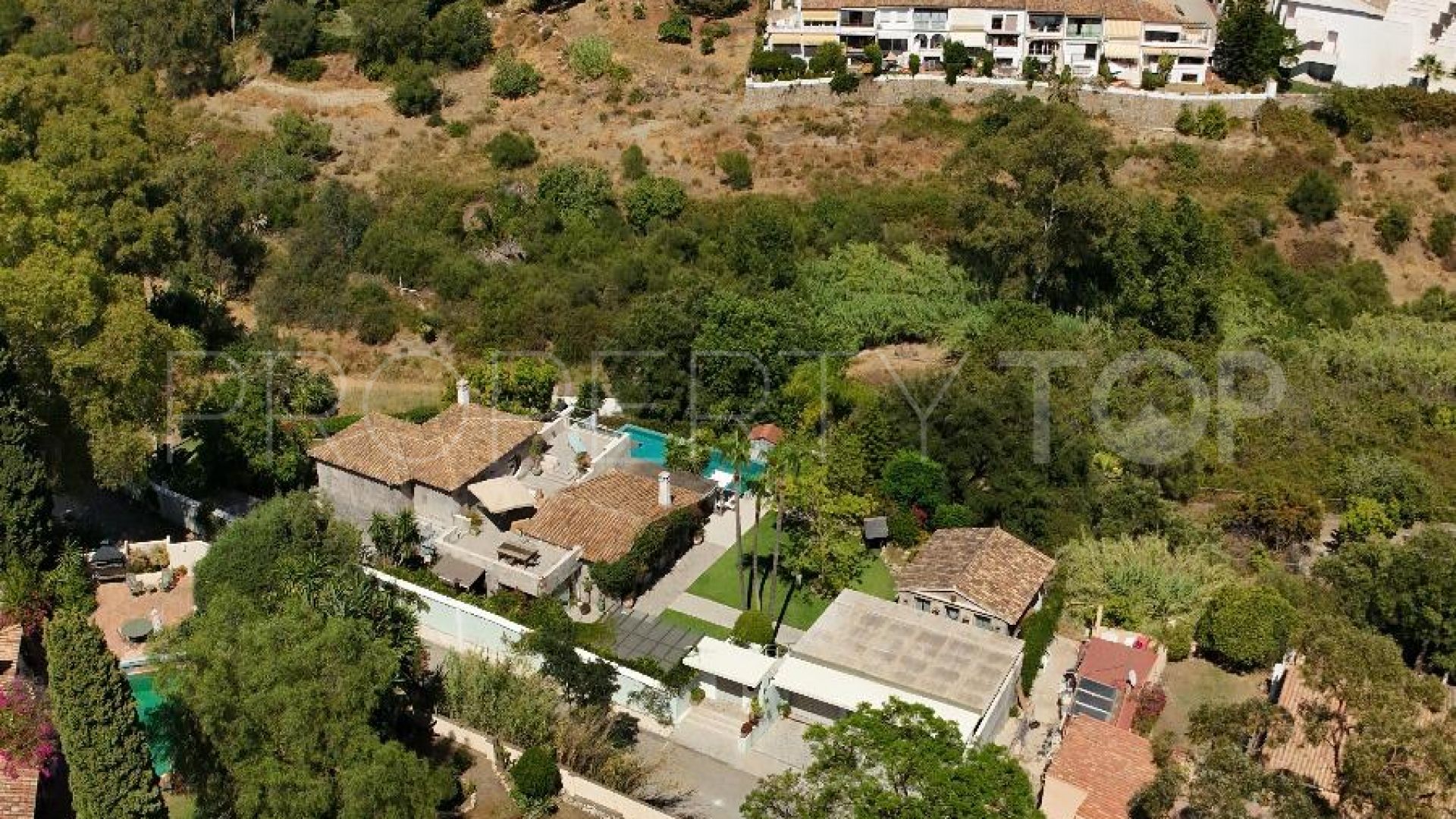 Villa con 3 dormitorios en venta en Benahavis