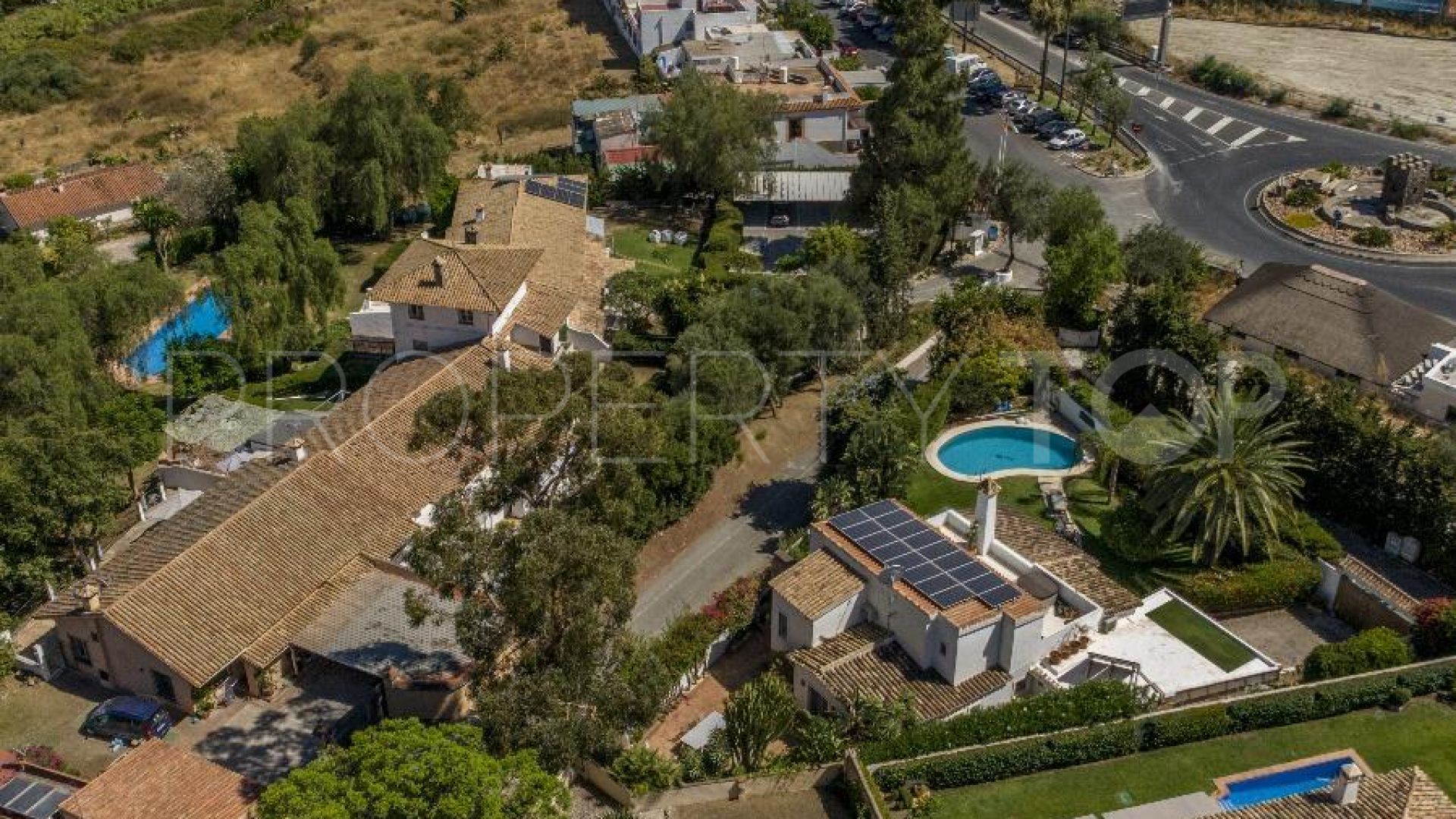 Villa con 3 dormitorios en venta en Benahavis