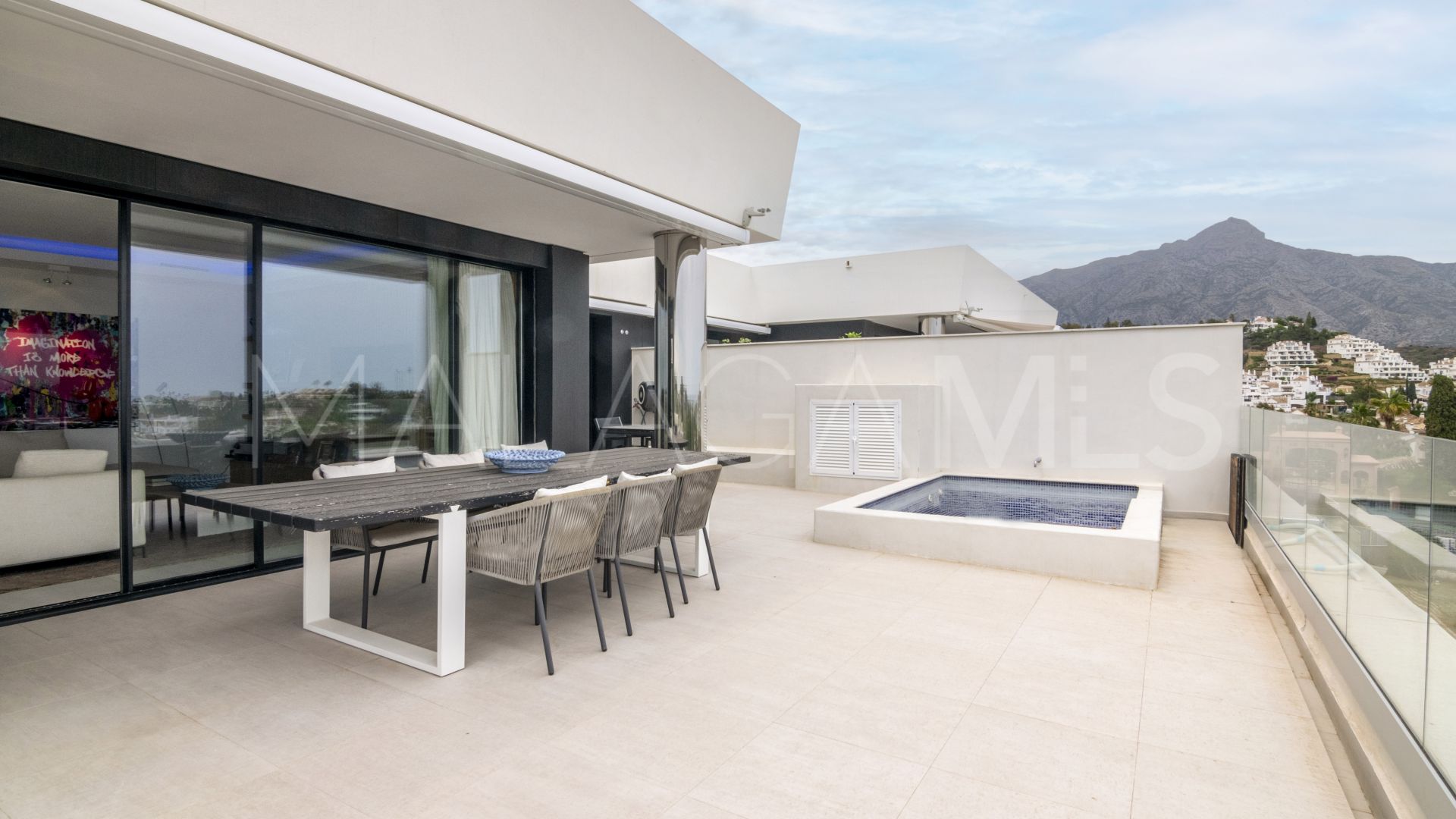 Appartement terrasse for sale in Azahar de Marbella