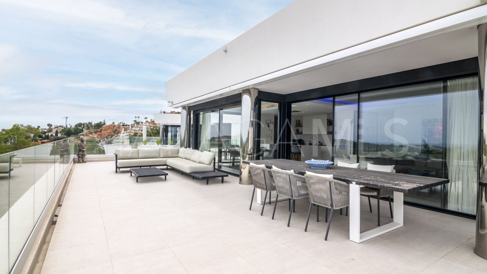 Appartement terrasse for sale in Azahar de Marbella