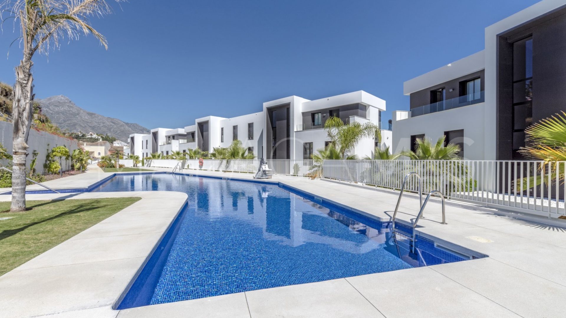 Atico for sale in Azahar de Marbella