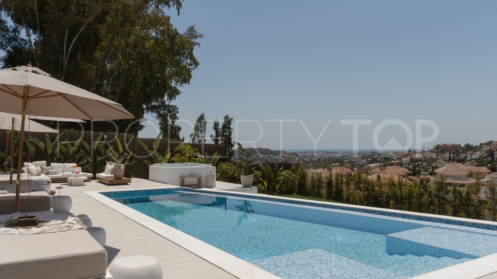 For sale villa in Las Lomas de Nueva Andalucia