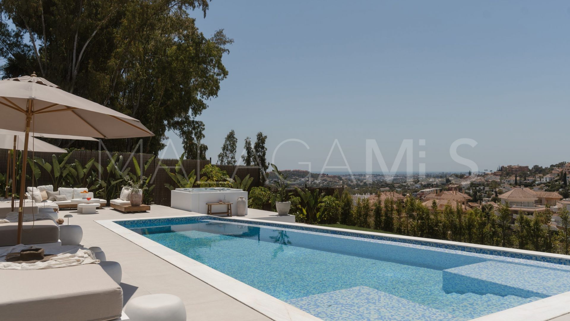 Villa for sale in Las Lomas de Nueva Andalucia