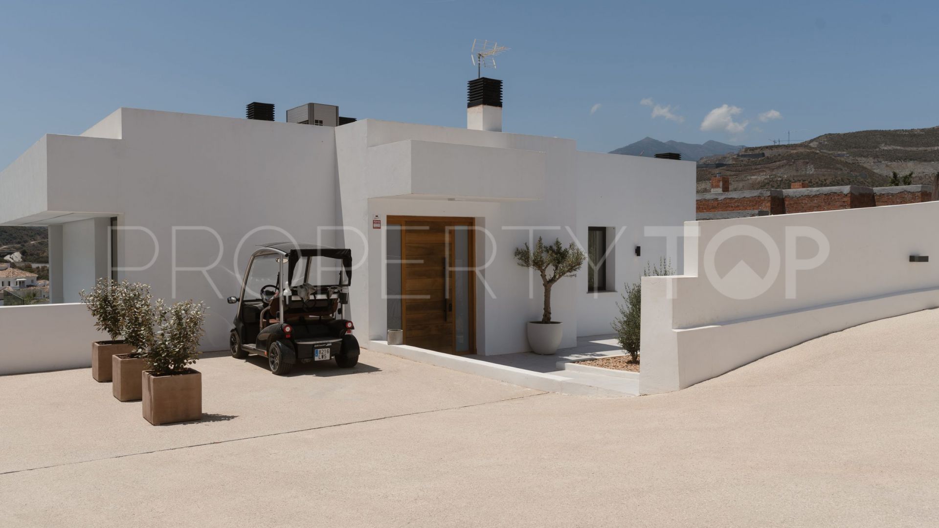 For sale villa in Las Lomas de Nueva Andalucia