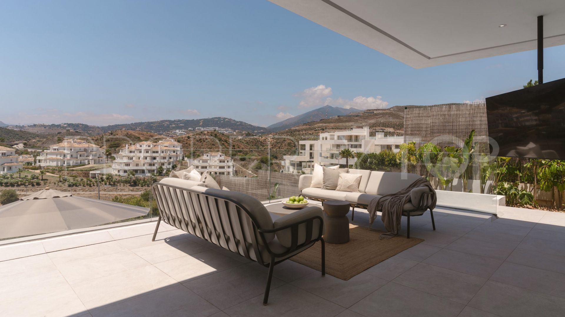 For sale villa in Las Lomas de Nueva Andalucia