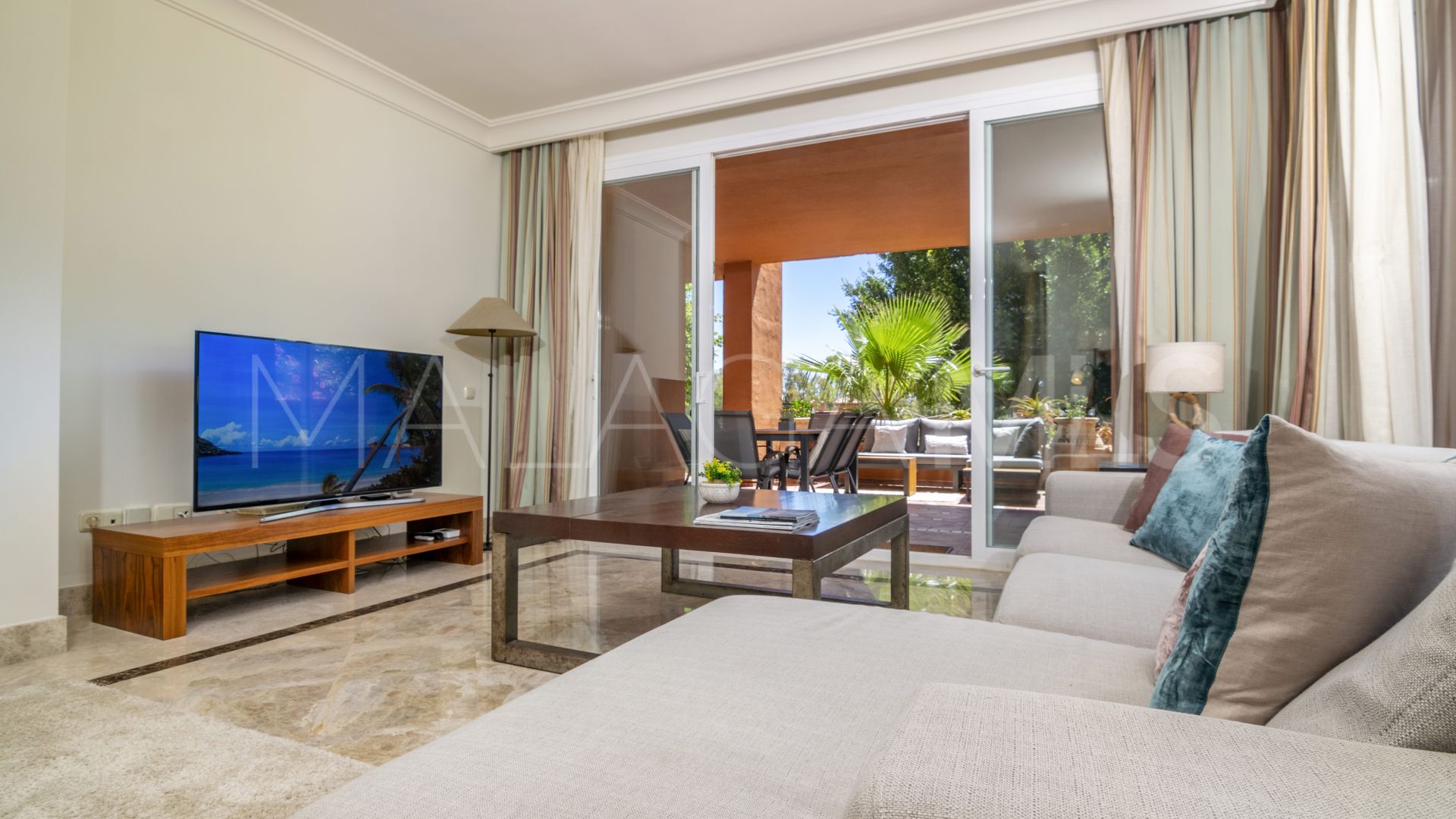 Se vende apartamento planta baja in Alminar de Marbella