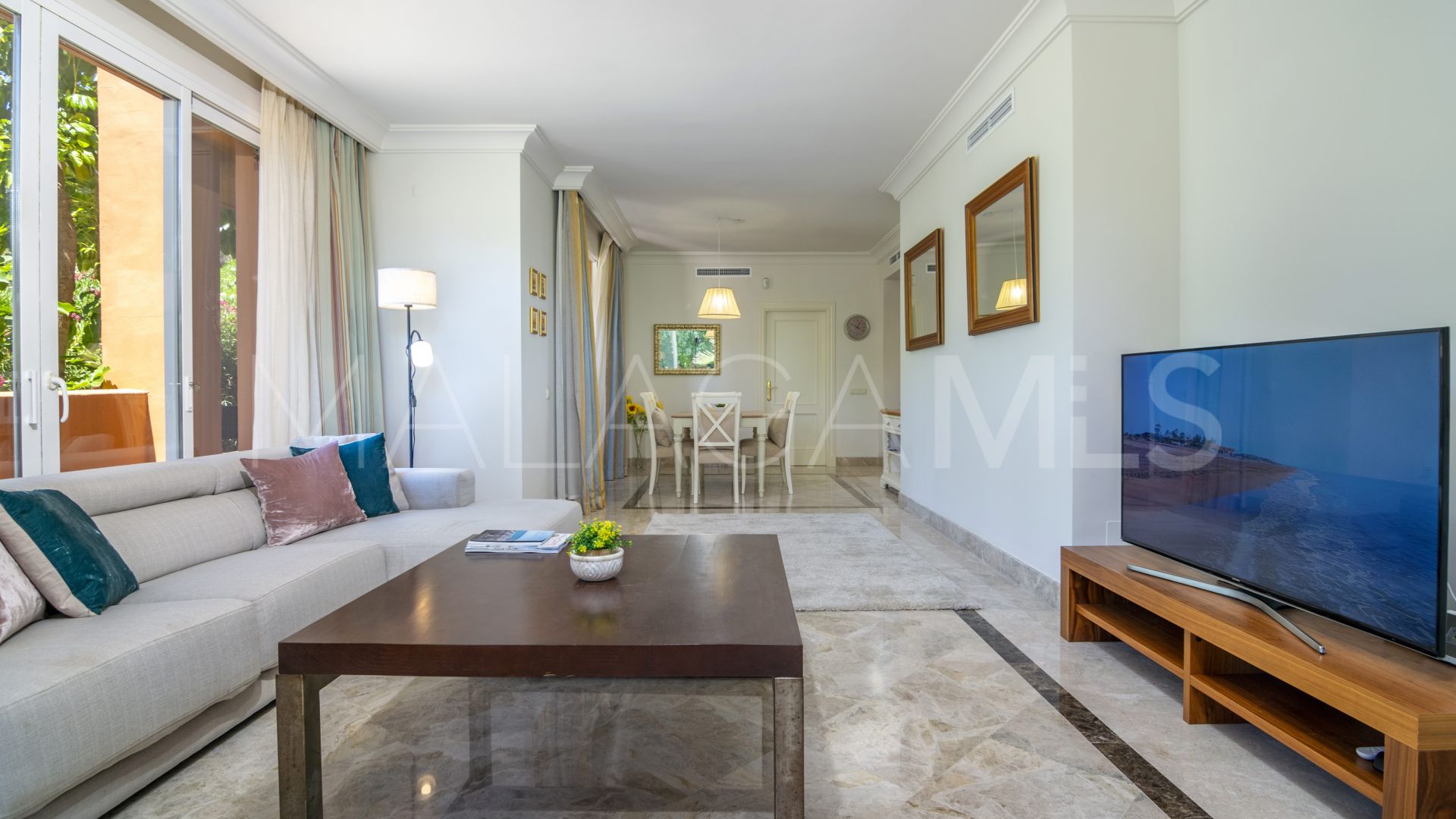 Se vende apartamento planta baja in Alminar de Marbella