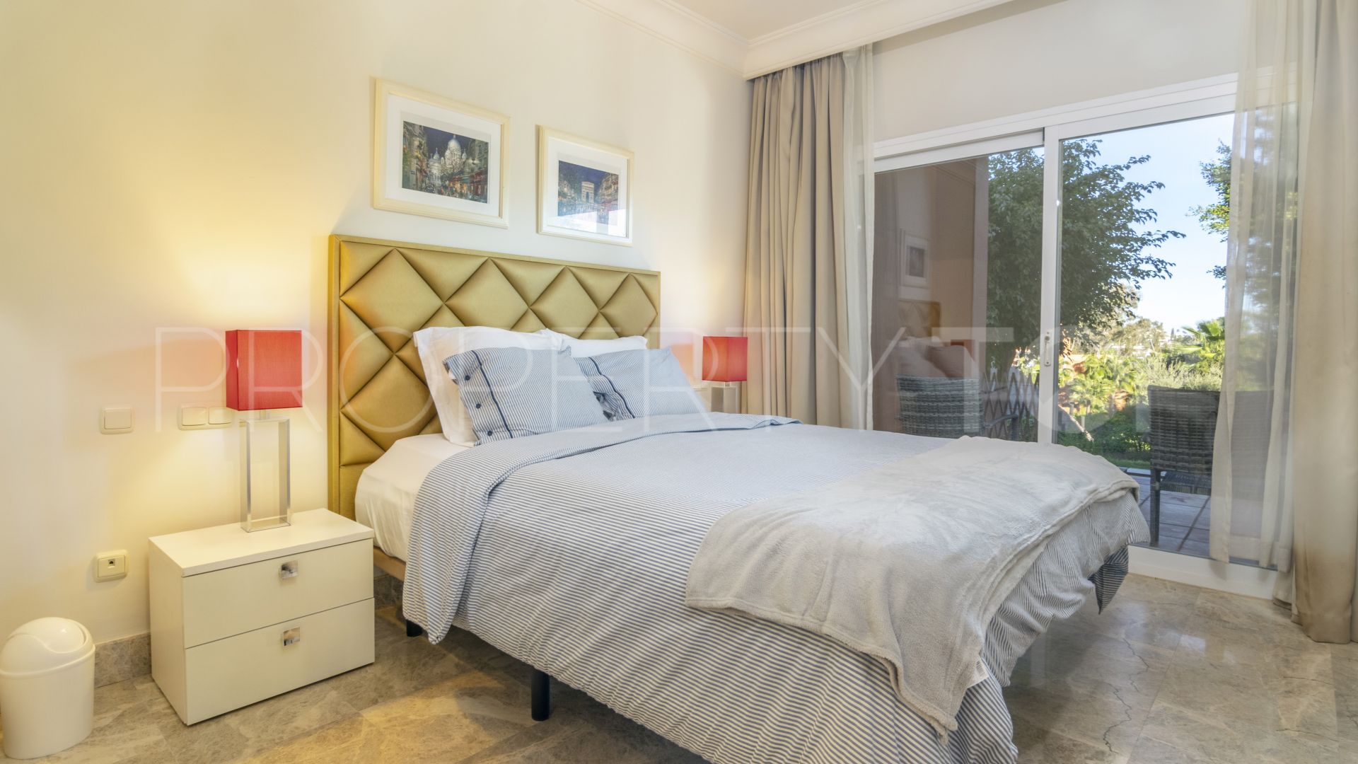 Se vende apartamento planta baja en Alminar de Marbella