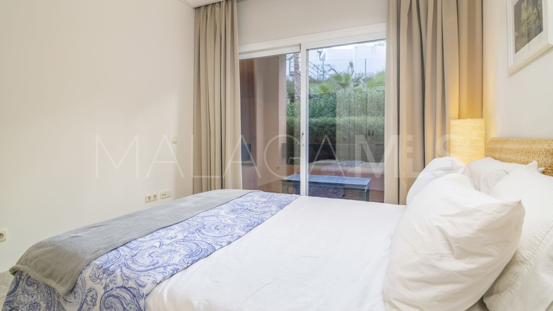 Se vende apartamento planta baja in Alminar de Marbella