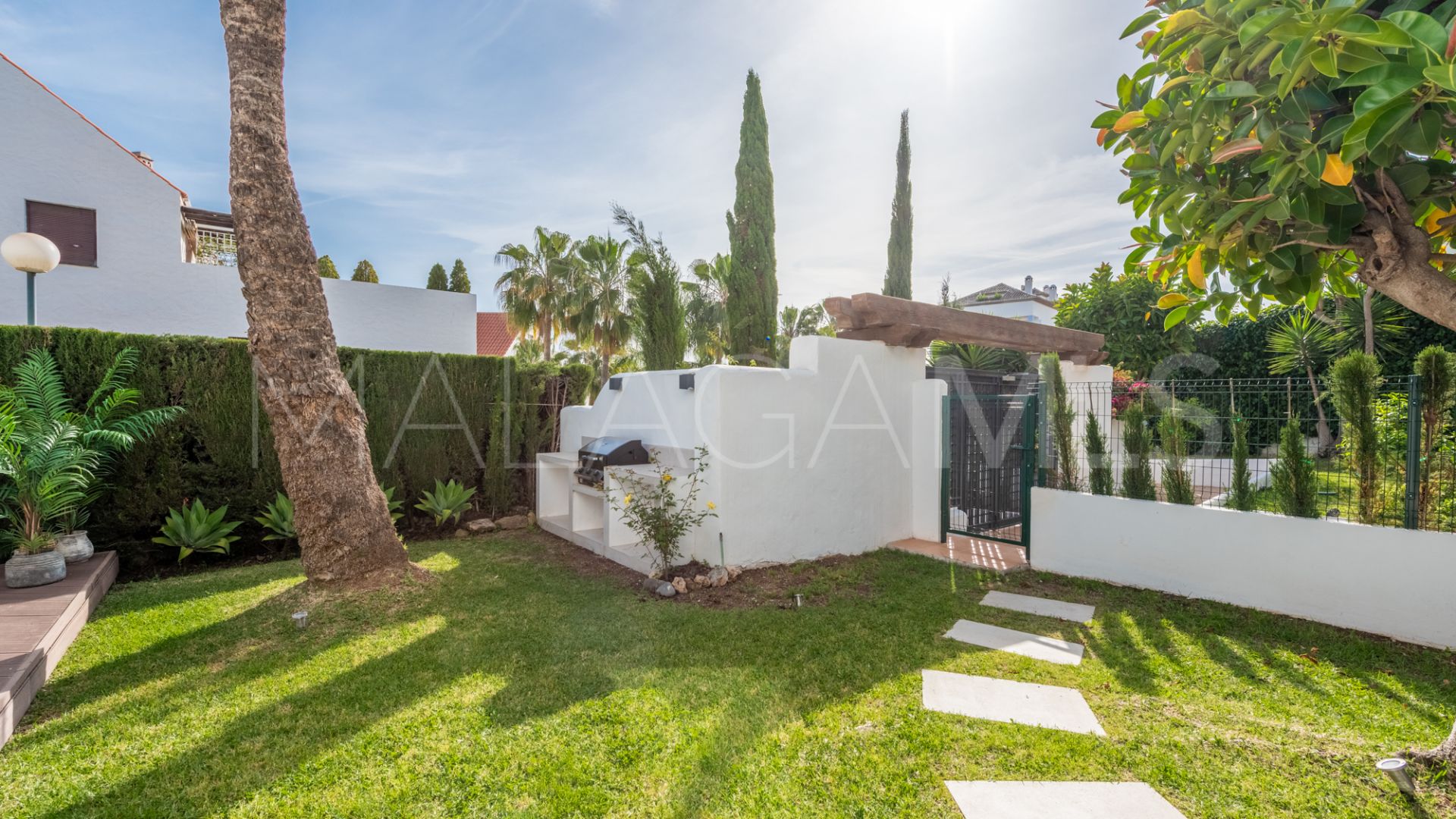 For sale ground floor apartment with 4 bedrooms in Jardines de Andalucia