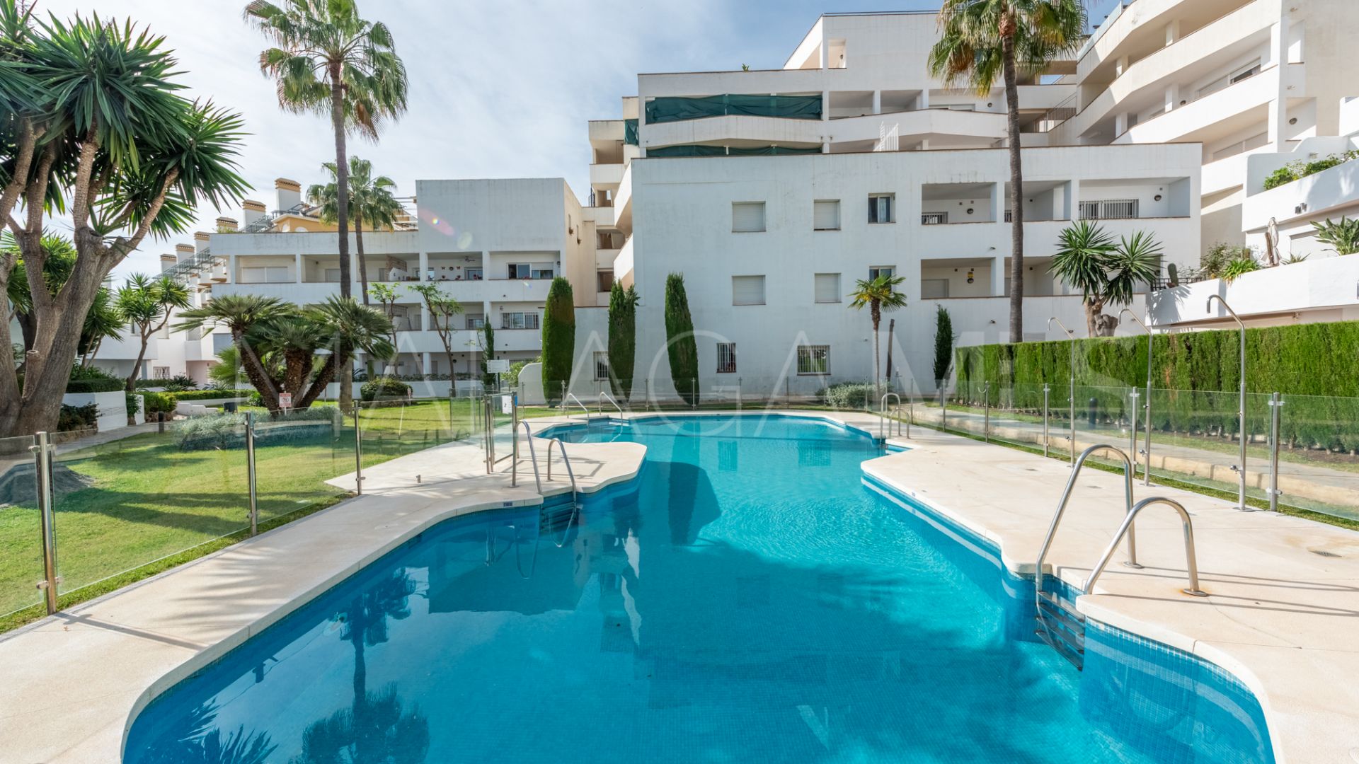 For sale ground floor apartment with 4 bedrooms in Jardines de Andalucia