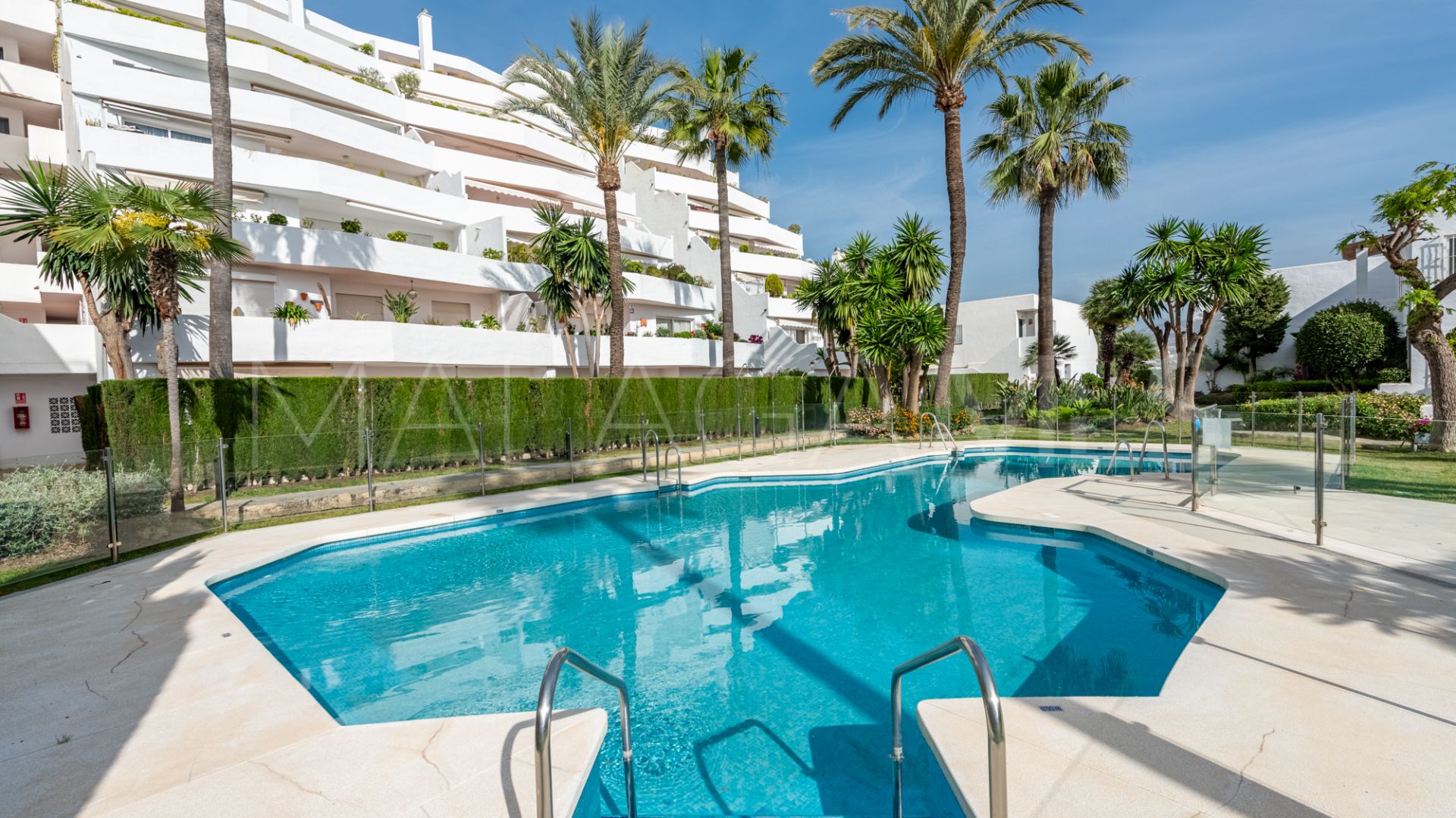 For sale ground floor apartment with 4 bedrooms in Jardines de Andalucia