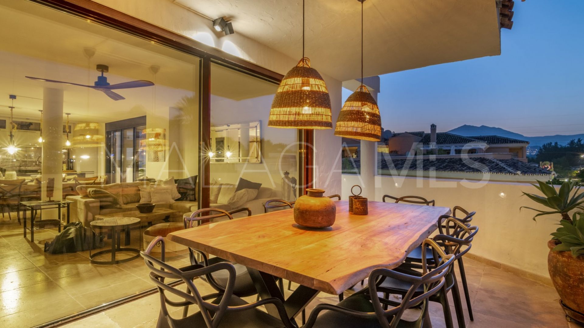 Duplex penthouse for sale in La Maestranza
