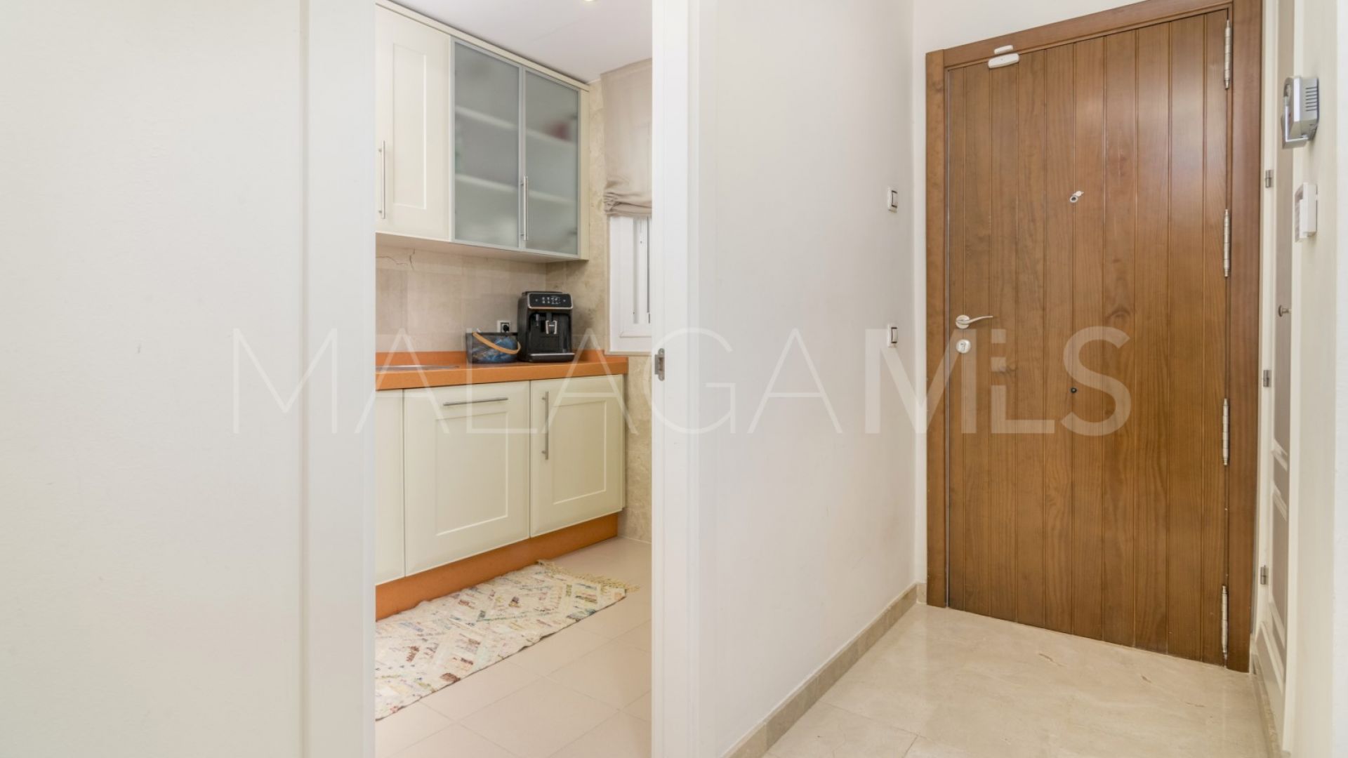 For sale ground floor apartment in Aloha Royal