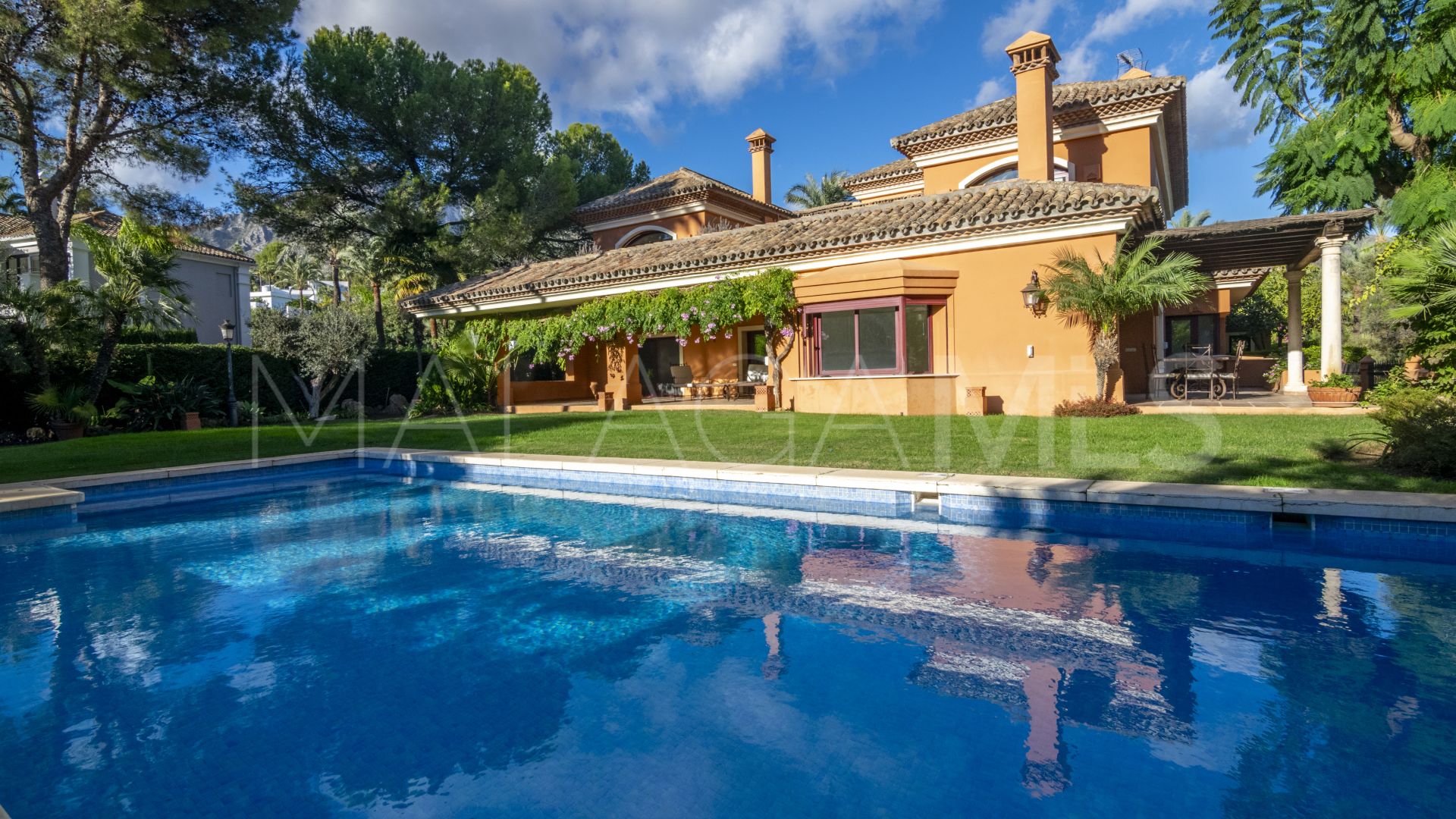Villa for sale in Altos Reales