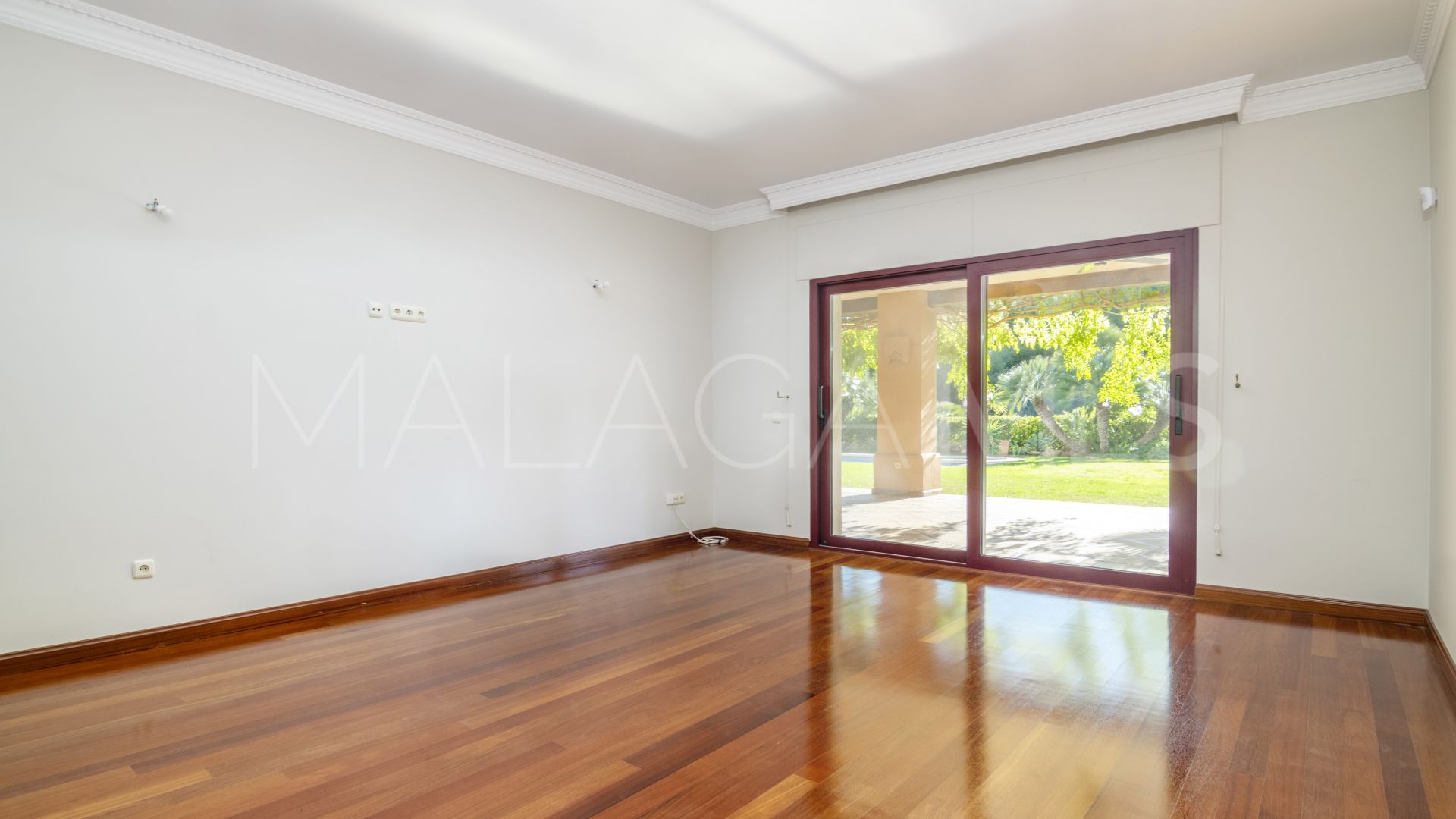 Villa for sale in Altos Reales