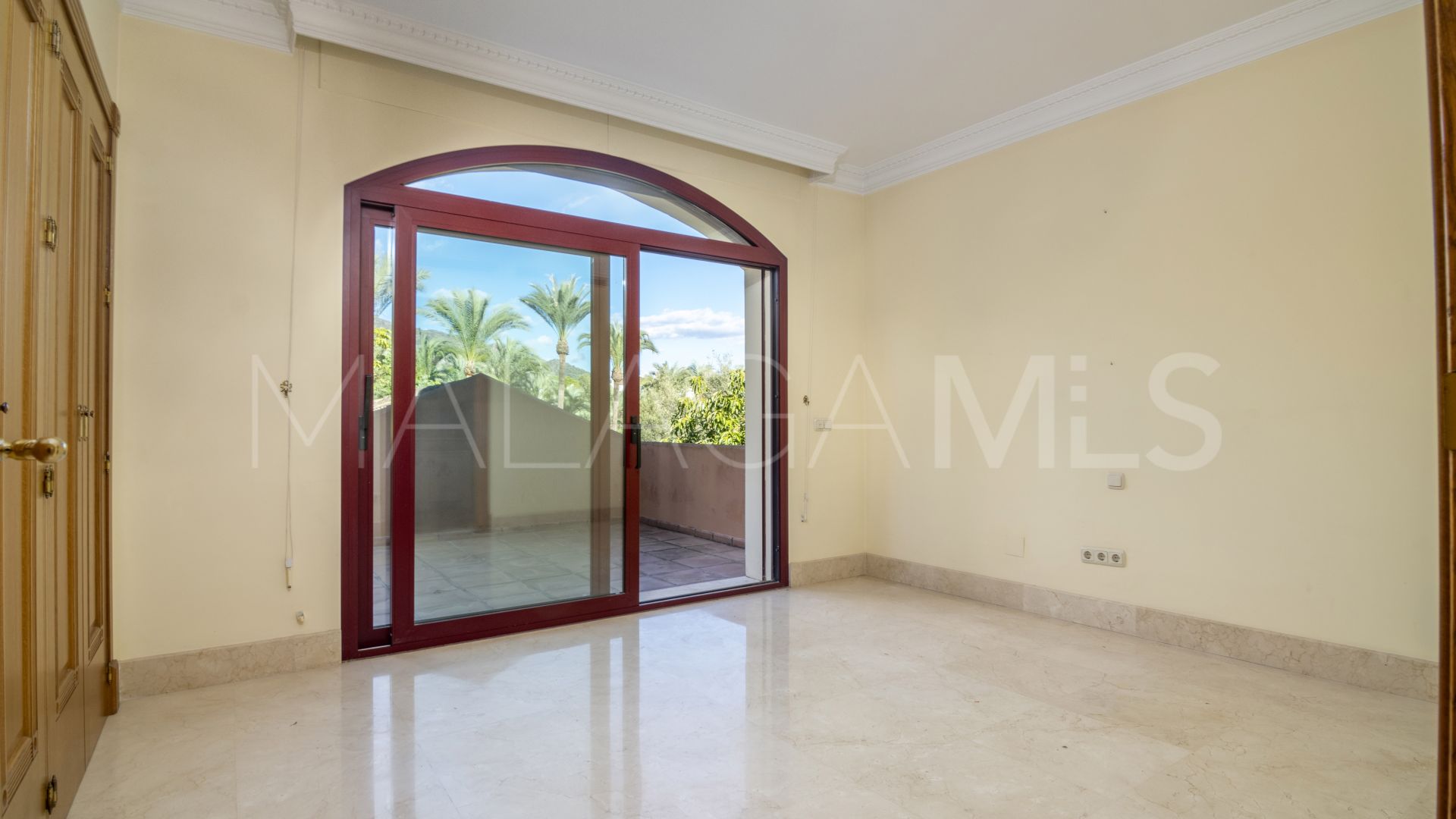 Villa for sale in Altos Reales