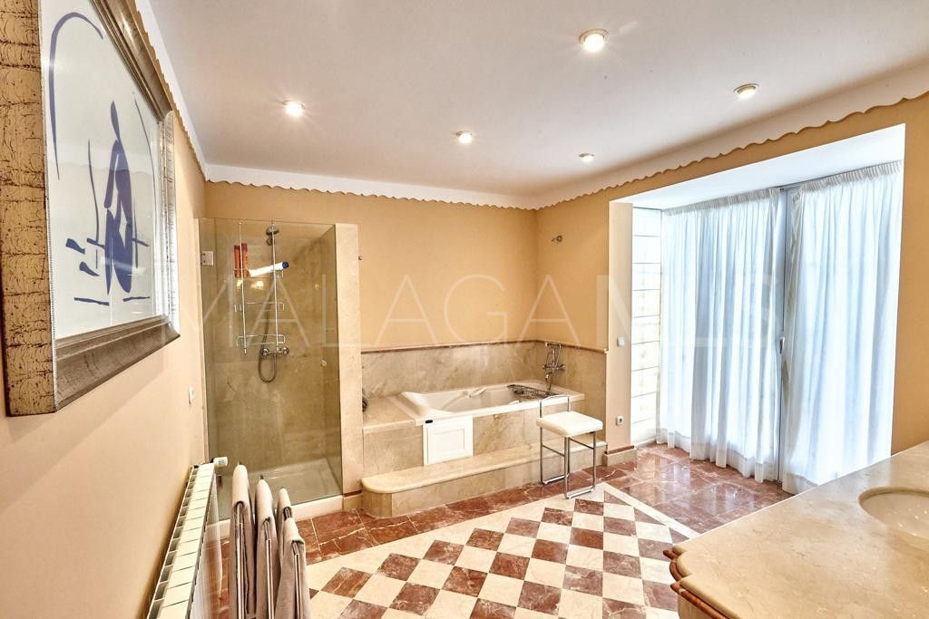 Villa for sale in Casasola