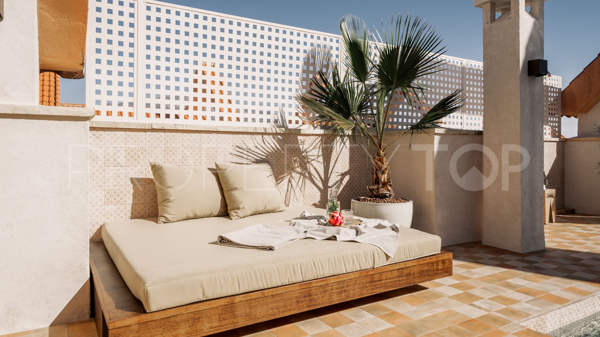 Comprar atico duplex en Magna Marbella con 3 dormitorios