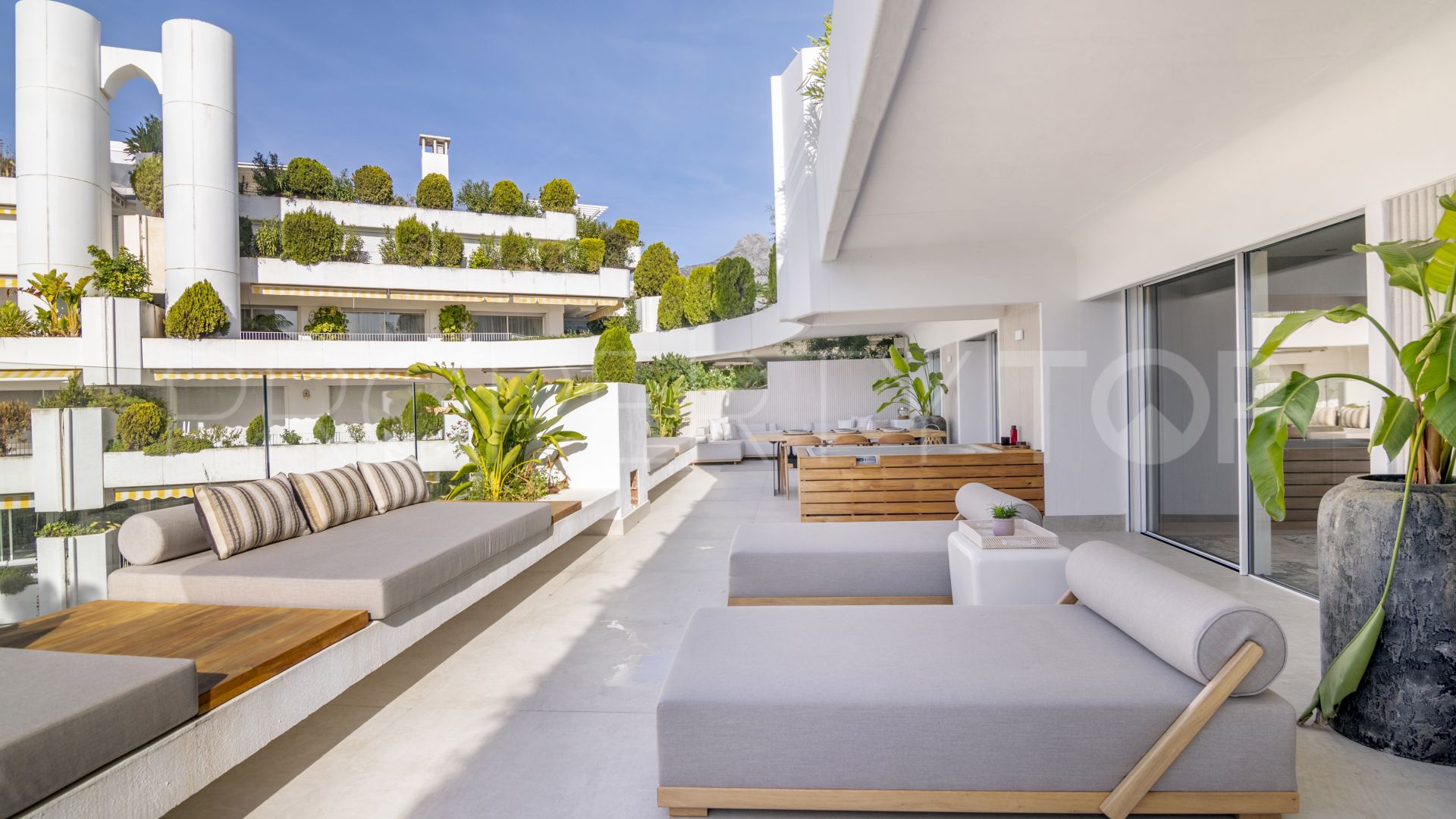 Apartment for sale in Las Lomas del Marbella Club with 3 bedrooms